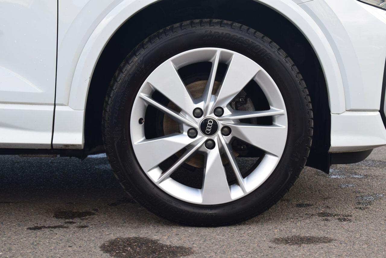 Audi Q2 view 9