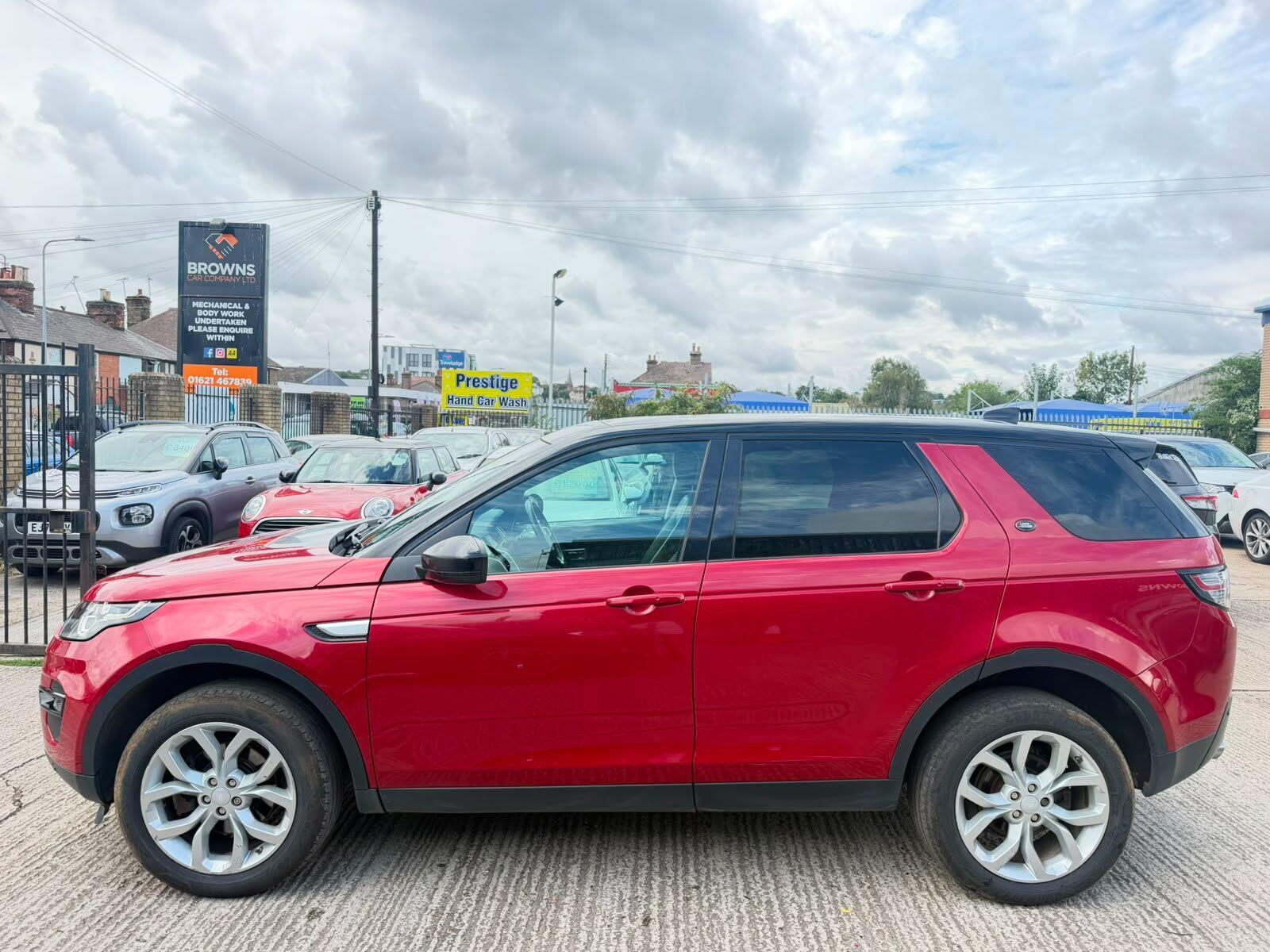 Land Rover Discovery Sport view 5