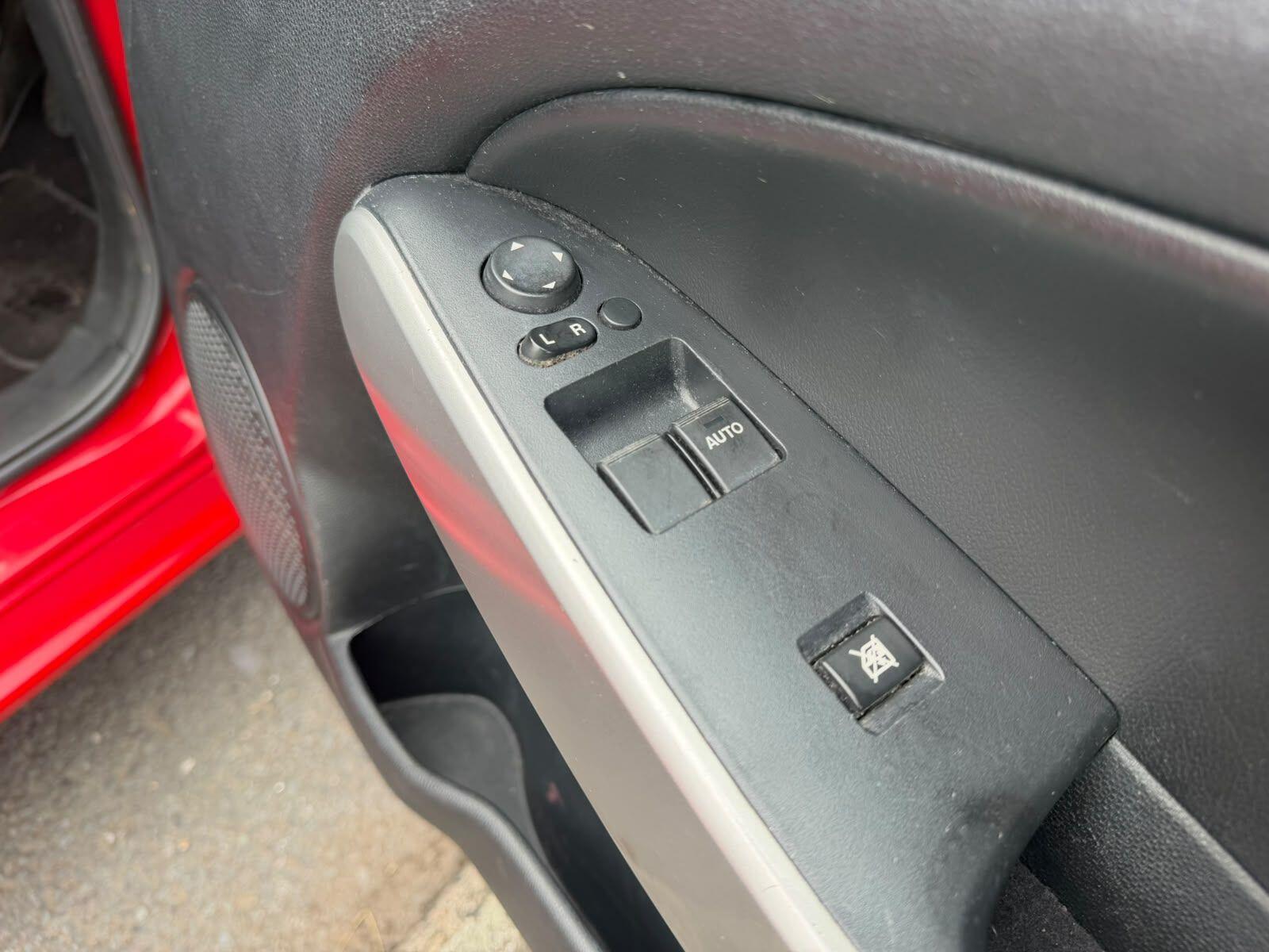 Mazda Mazda2 view 27