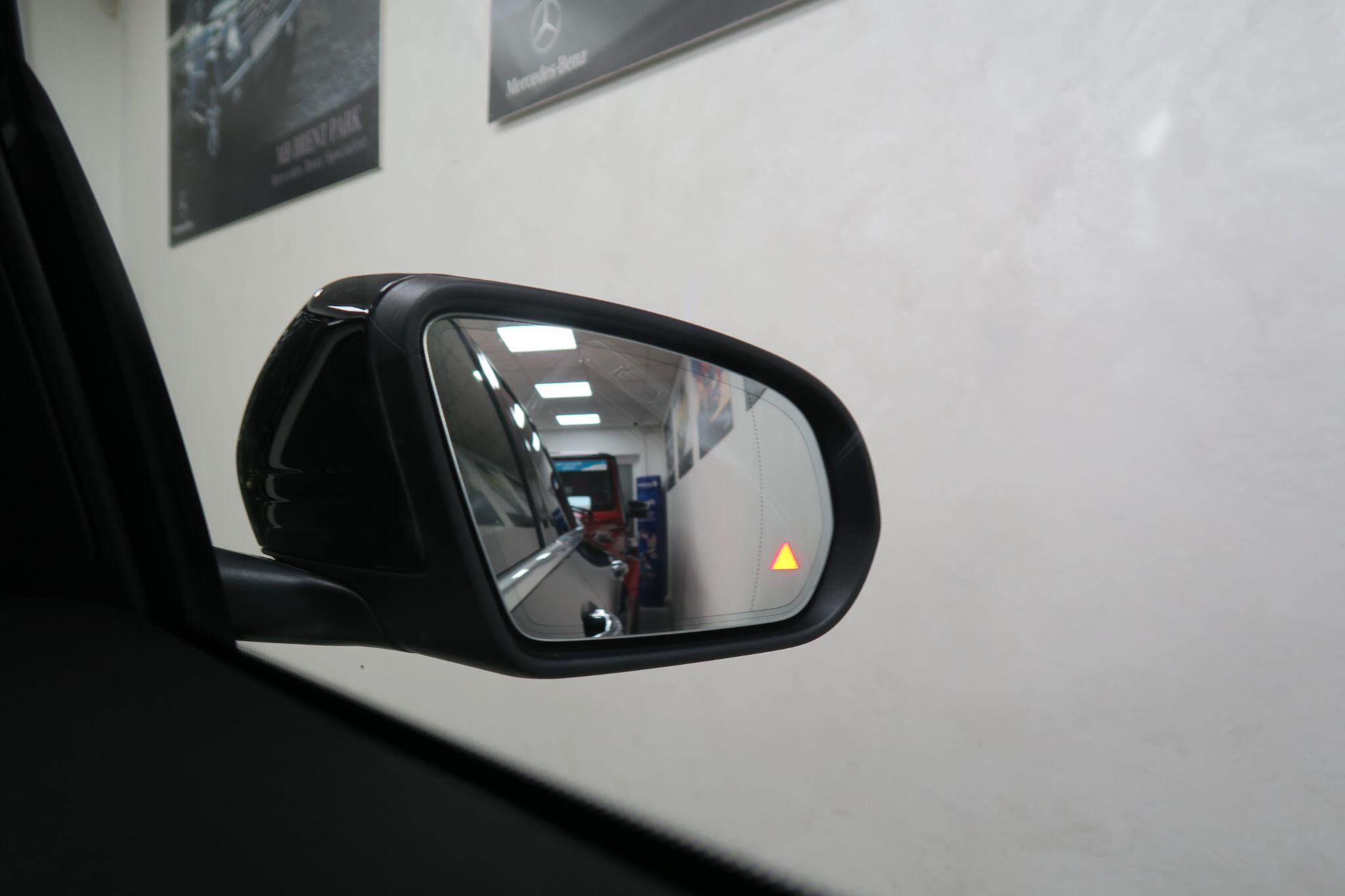 Mercedes-Benz EQC view 18