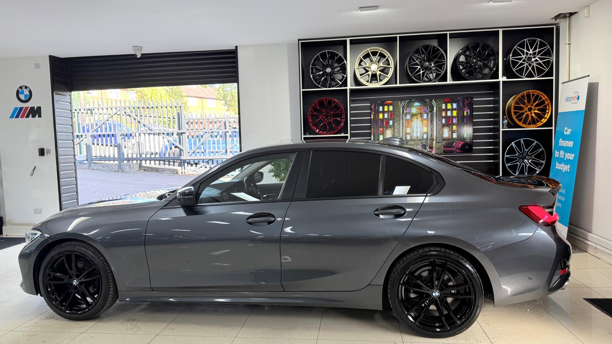 BMW 3 Series view 32