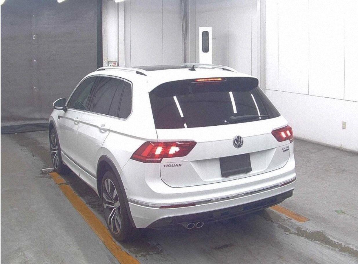 Volkswagen Tiguan view 3