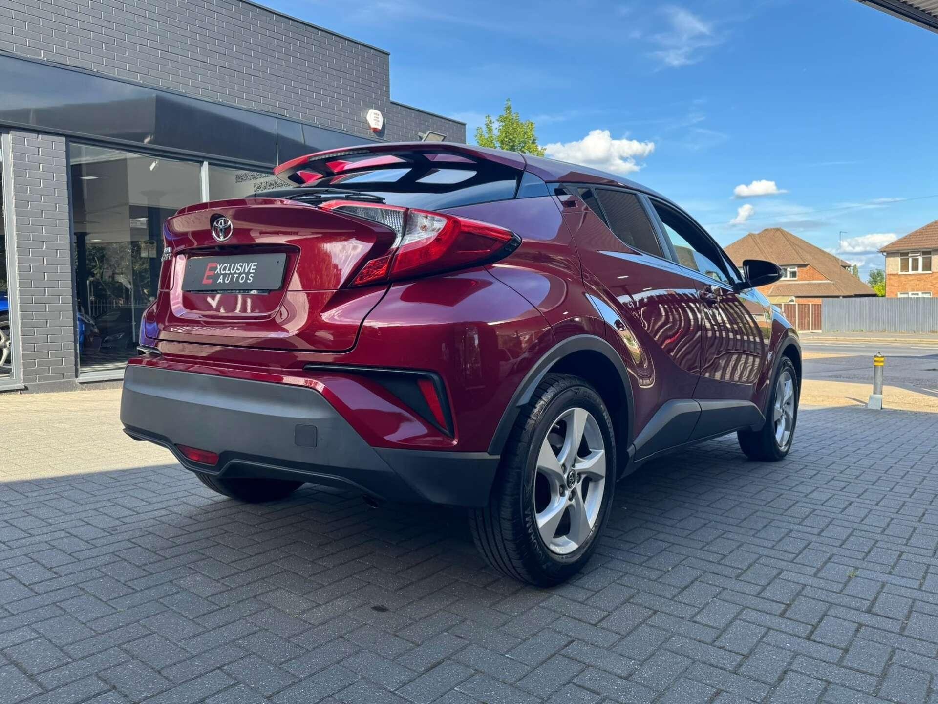 Toyota C-HR view 3