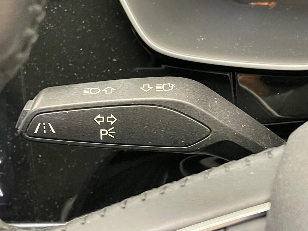 Audi Q3 view 15