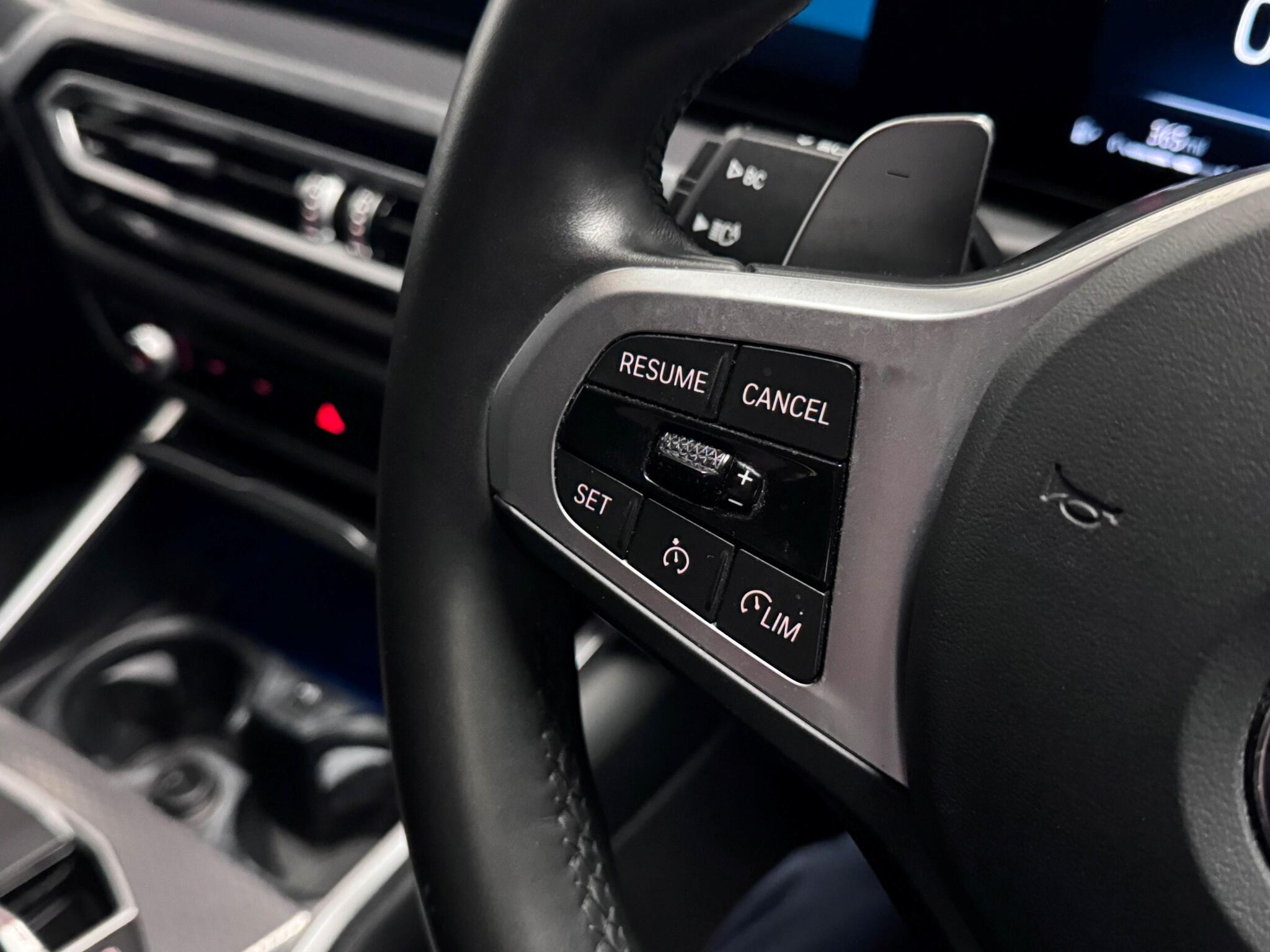BMW 3 Series view 16