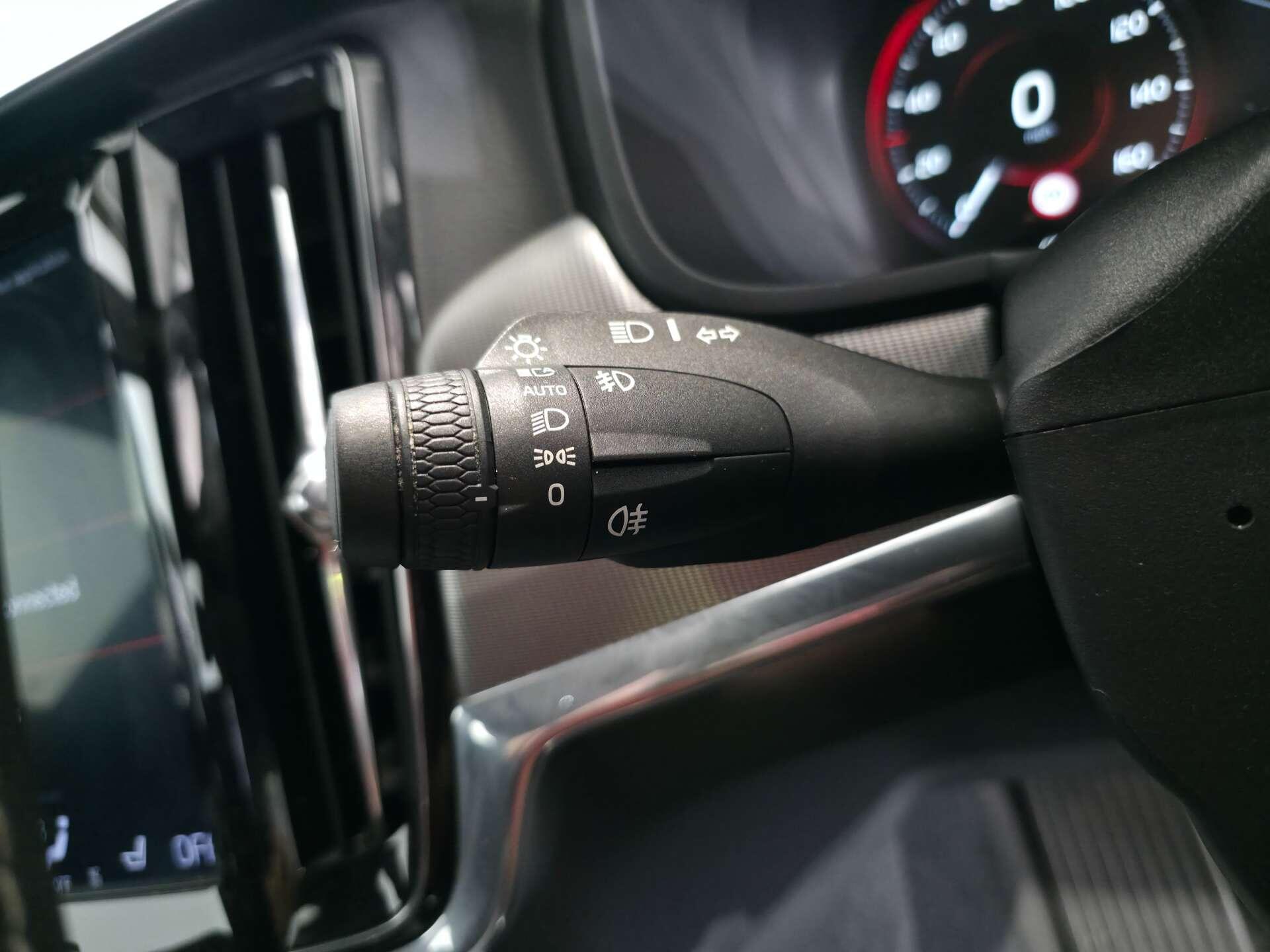 Volvo S90 view 34