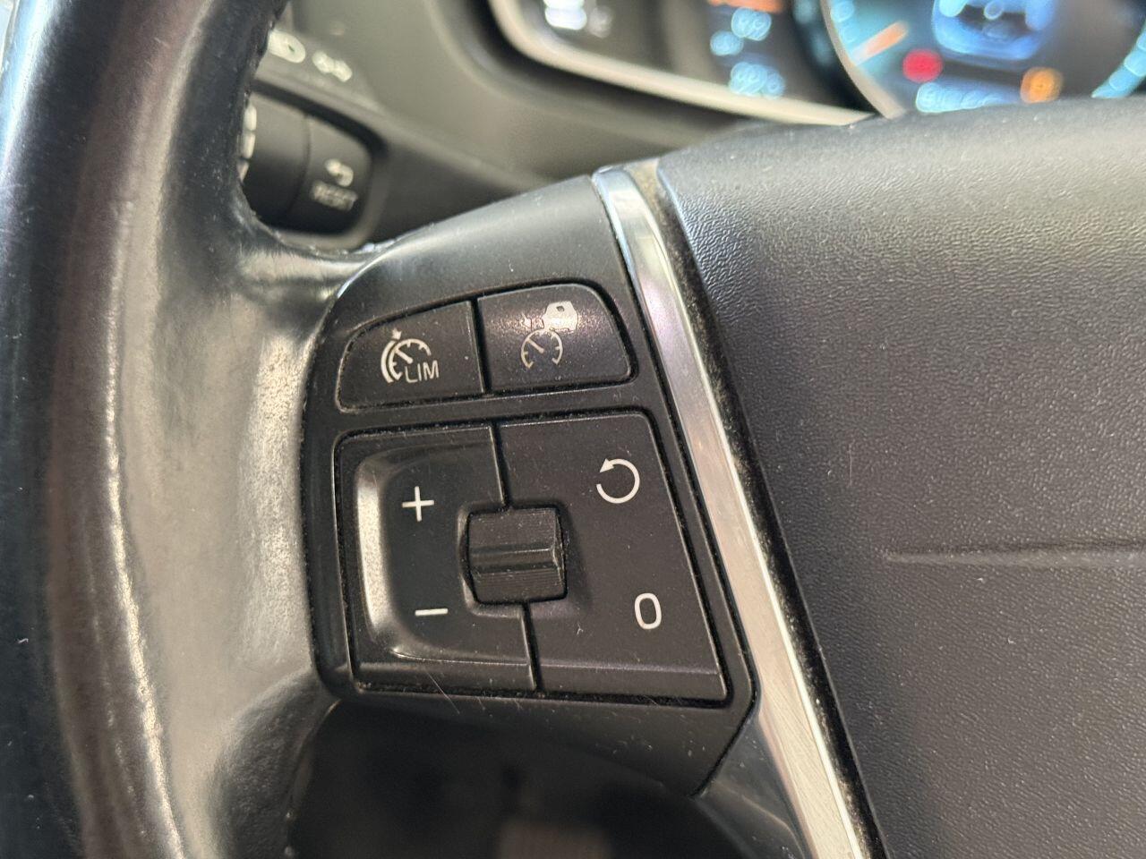 Volvo V40 view 26