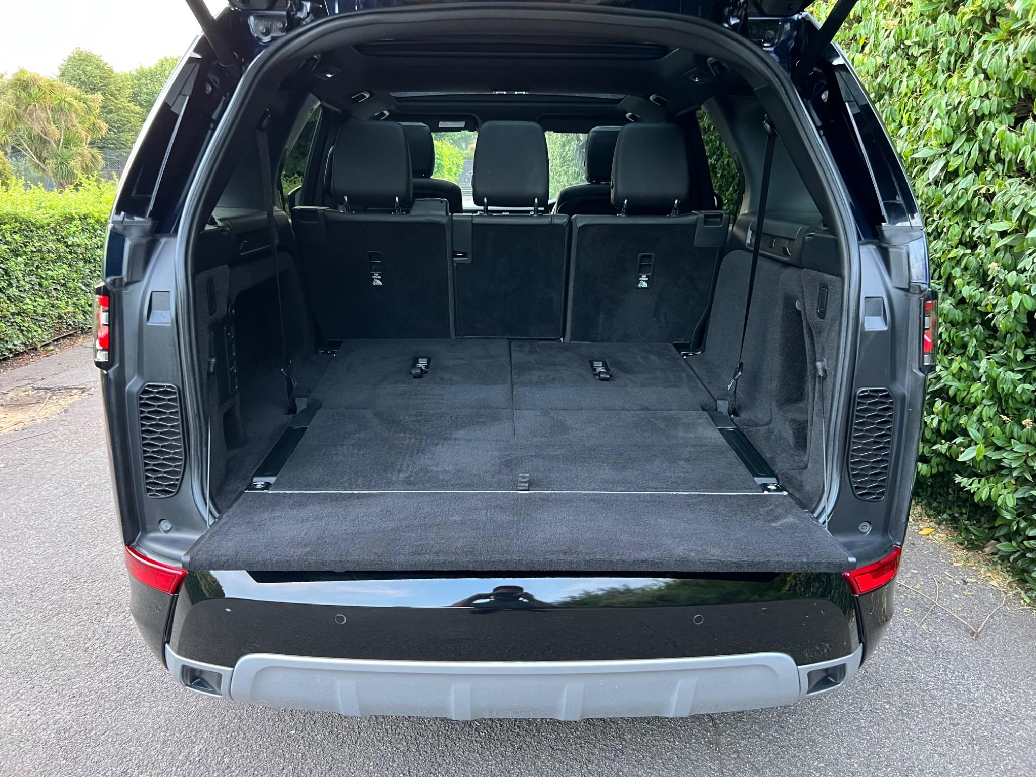 Land Rover Discovery view 11