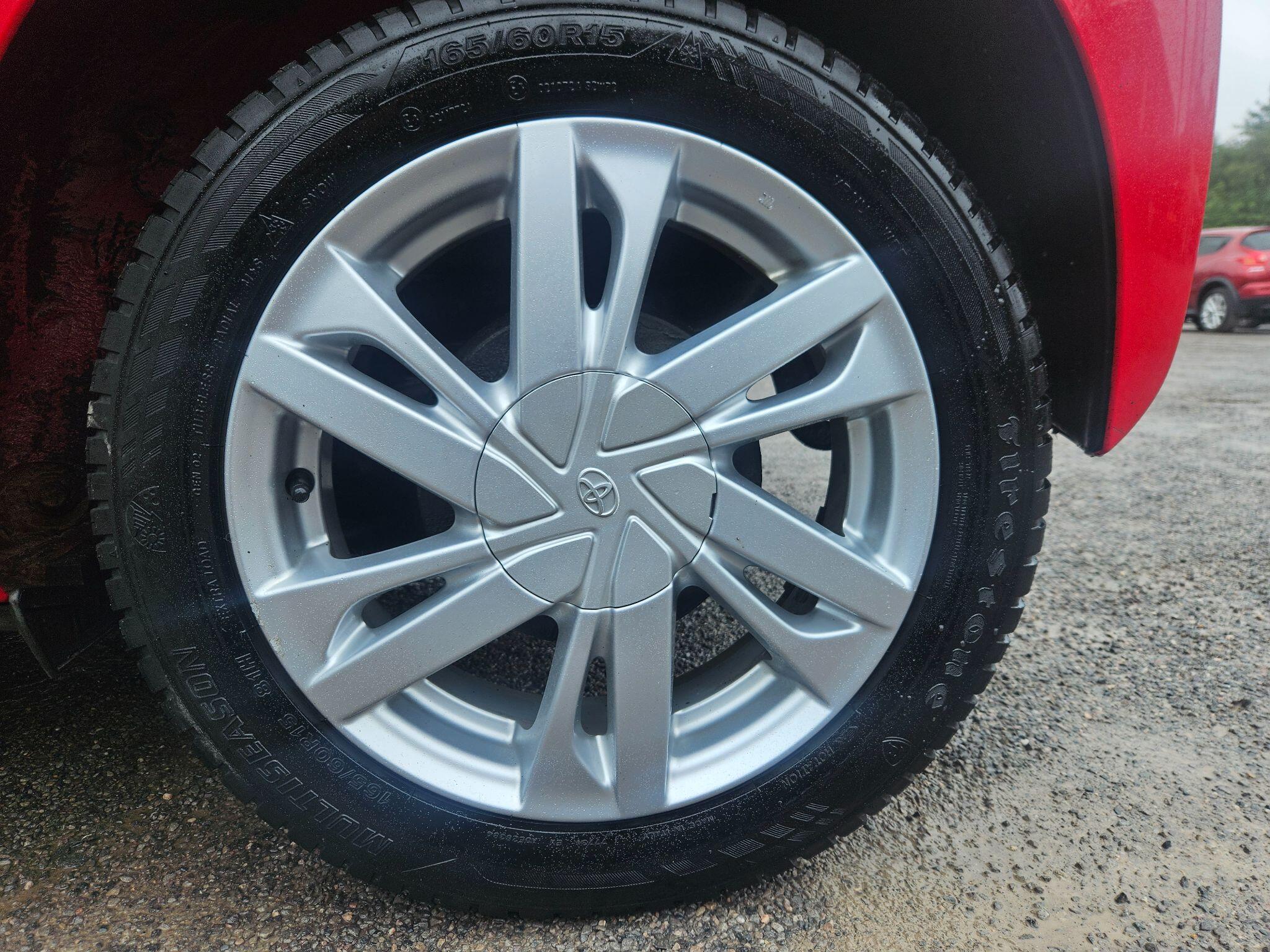 2015 Toyota AYGO image 50