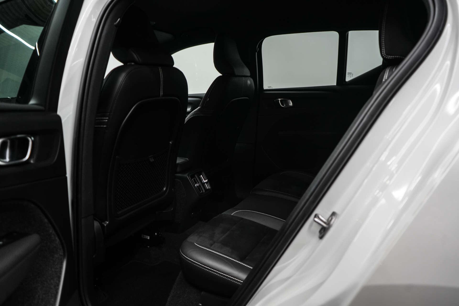 Volvo XC40 view 23