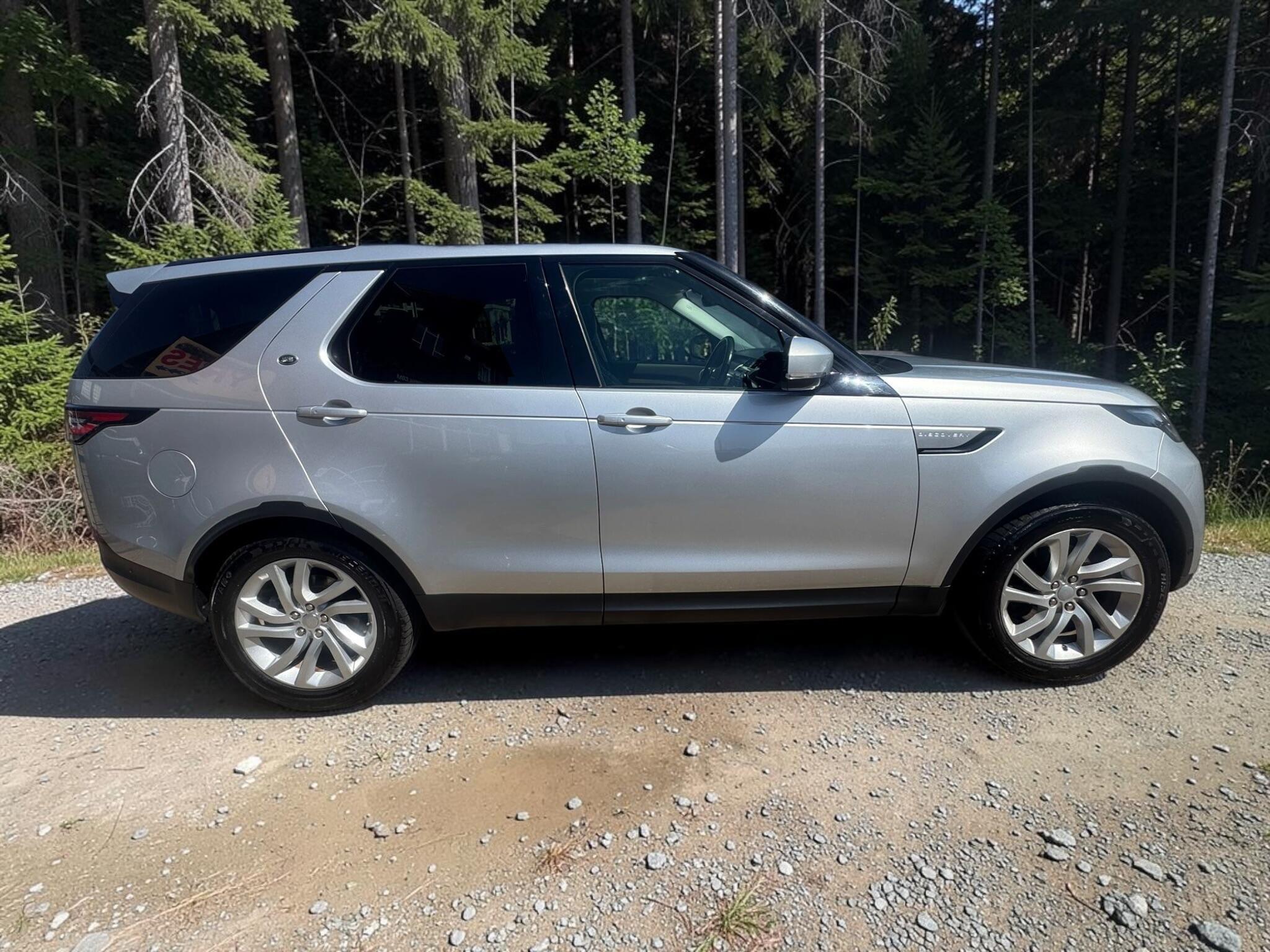 Land Rover Discovery view 12