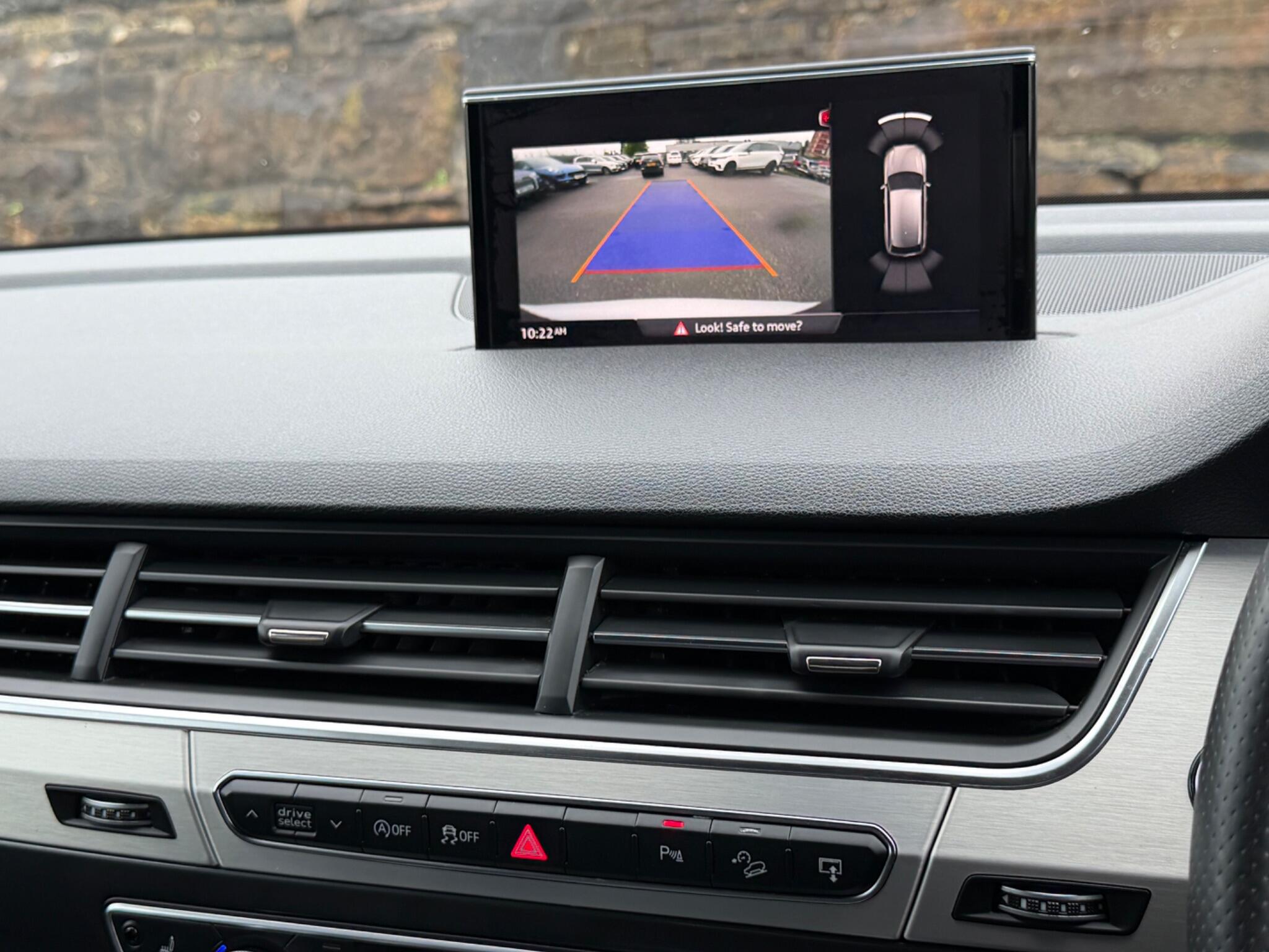 Audi Q7 view 37