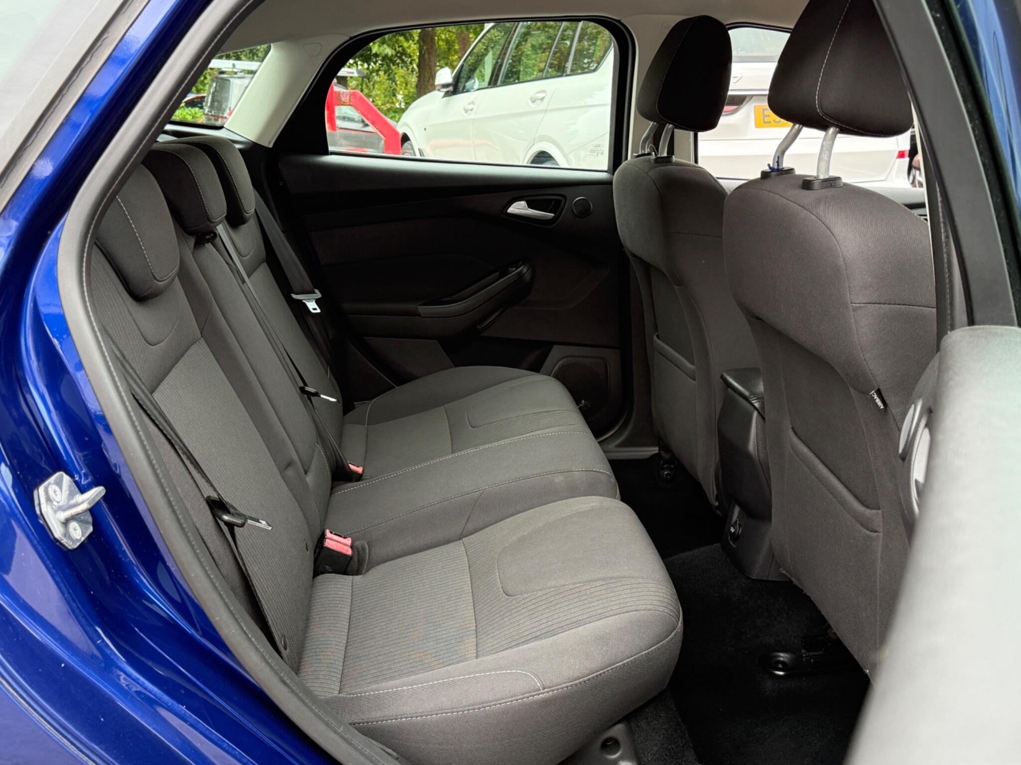 Ford Focus - Image 35