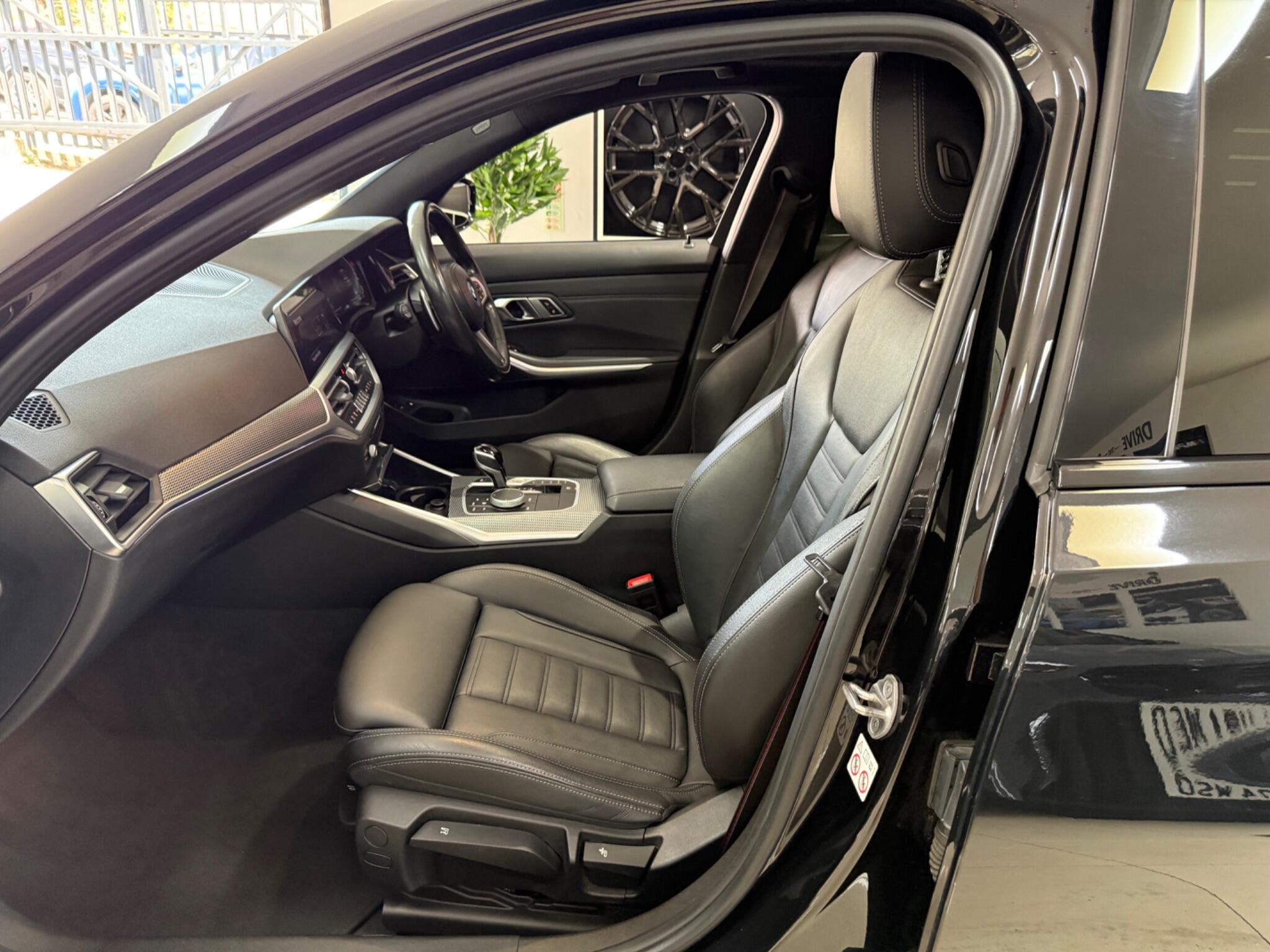 BMW 3 Series view 40