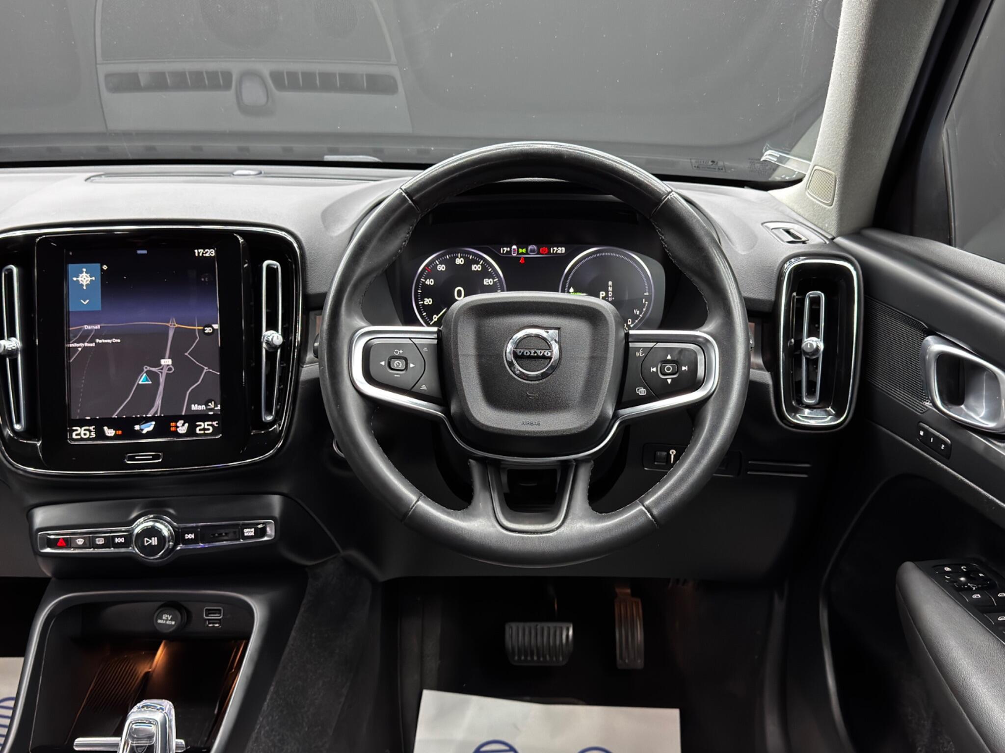 Volvo XC40 view 18