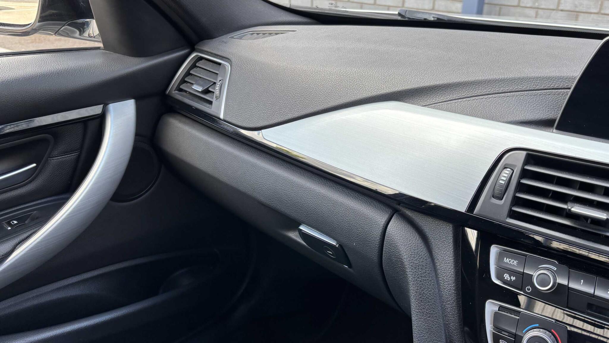 BMW 3 Series view 20