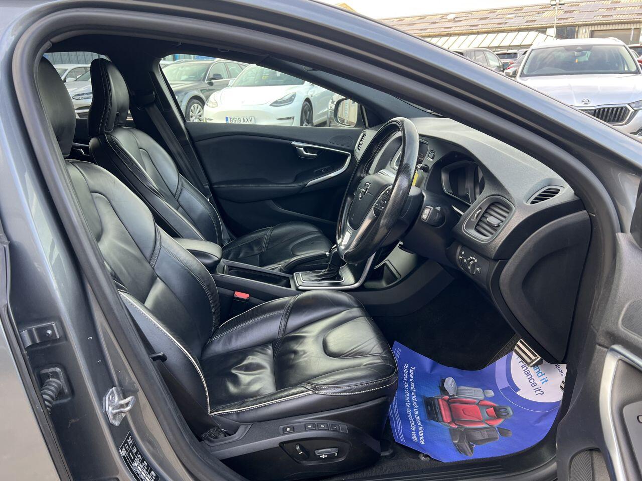 Volvo V40 view 14