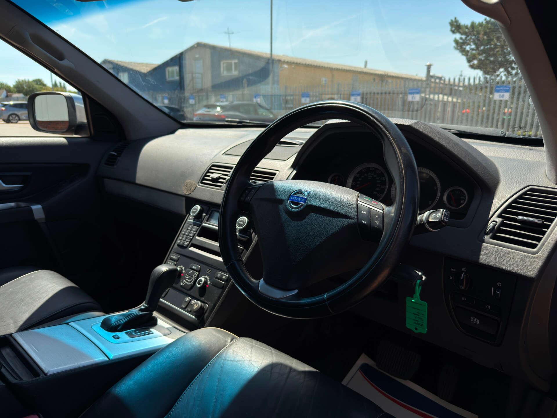 Volvo XC90 view 17