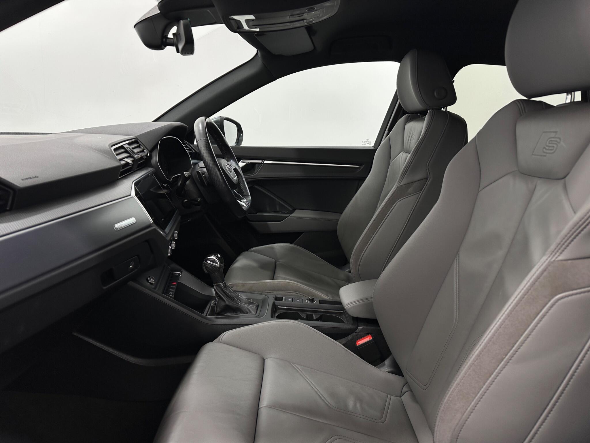 Audi Q3 view 34