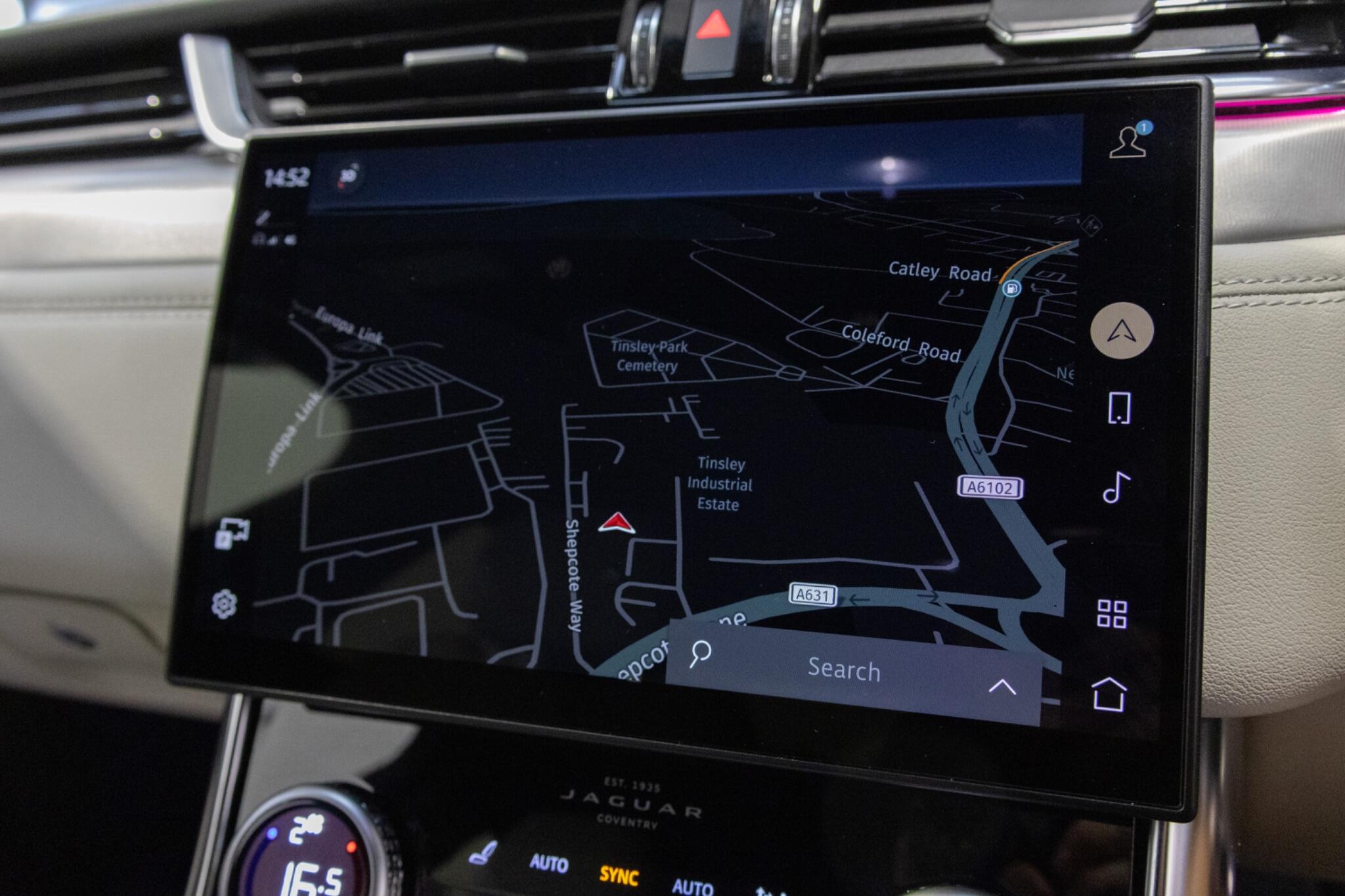 Jaguar XF view 17