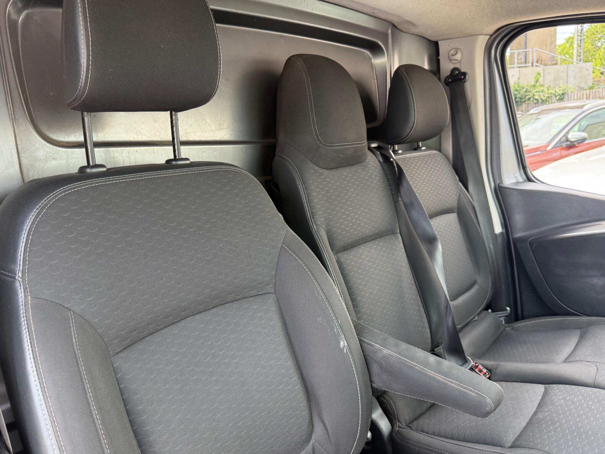 Vauxhall Vivaro - Image 17