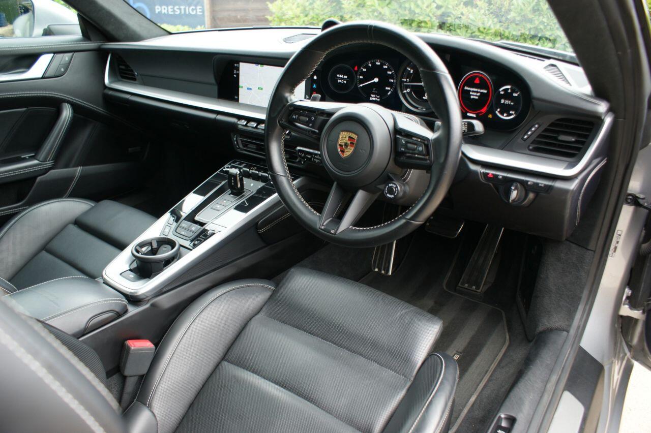 Porsche 911 view 3