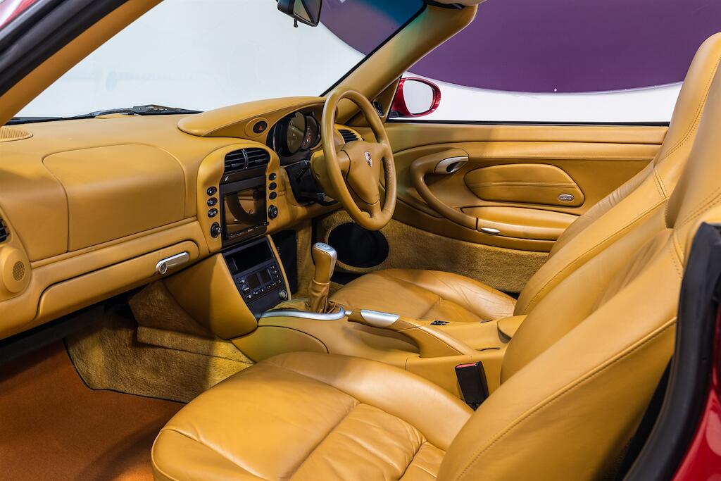 Porsche 911 view 9