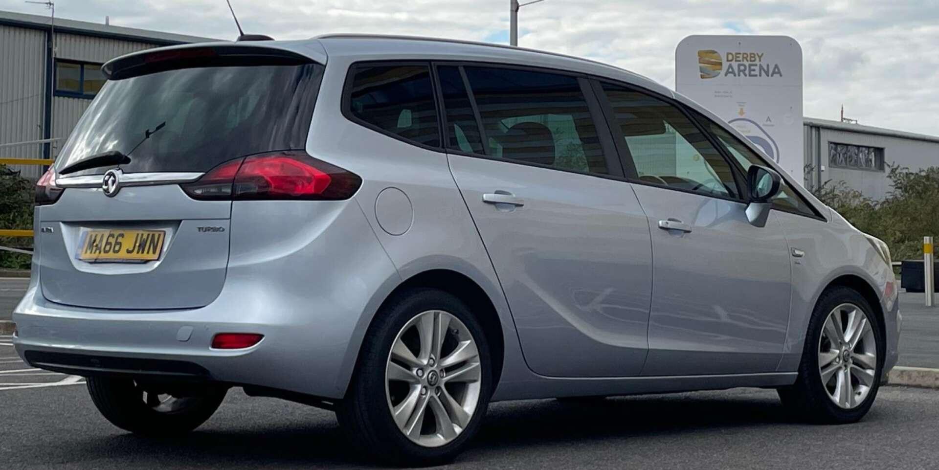 Vauxhall Zafira Tourer view 27