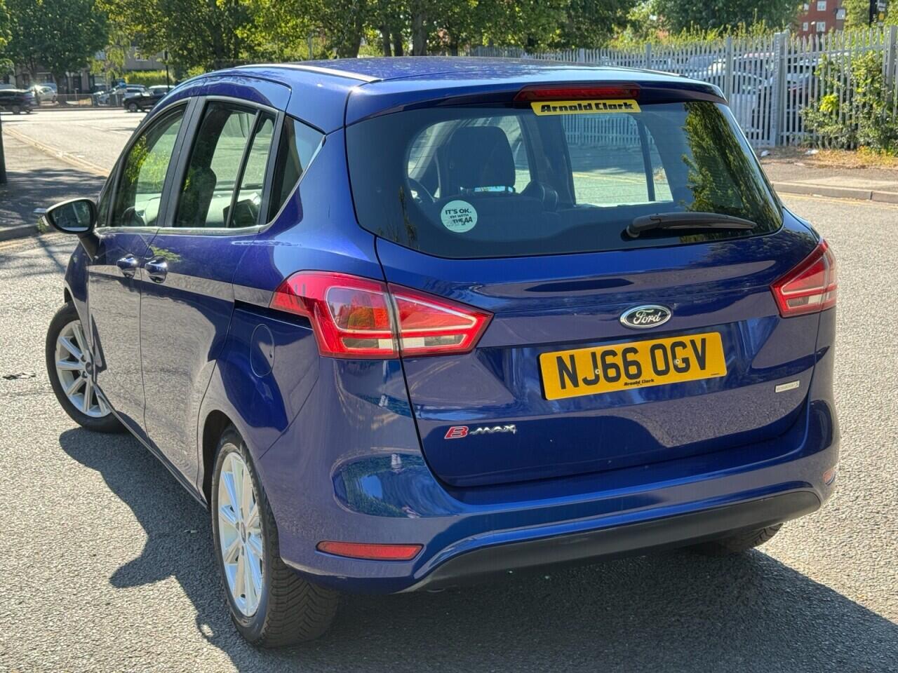 Ford B-Max view 5