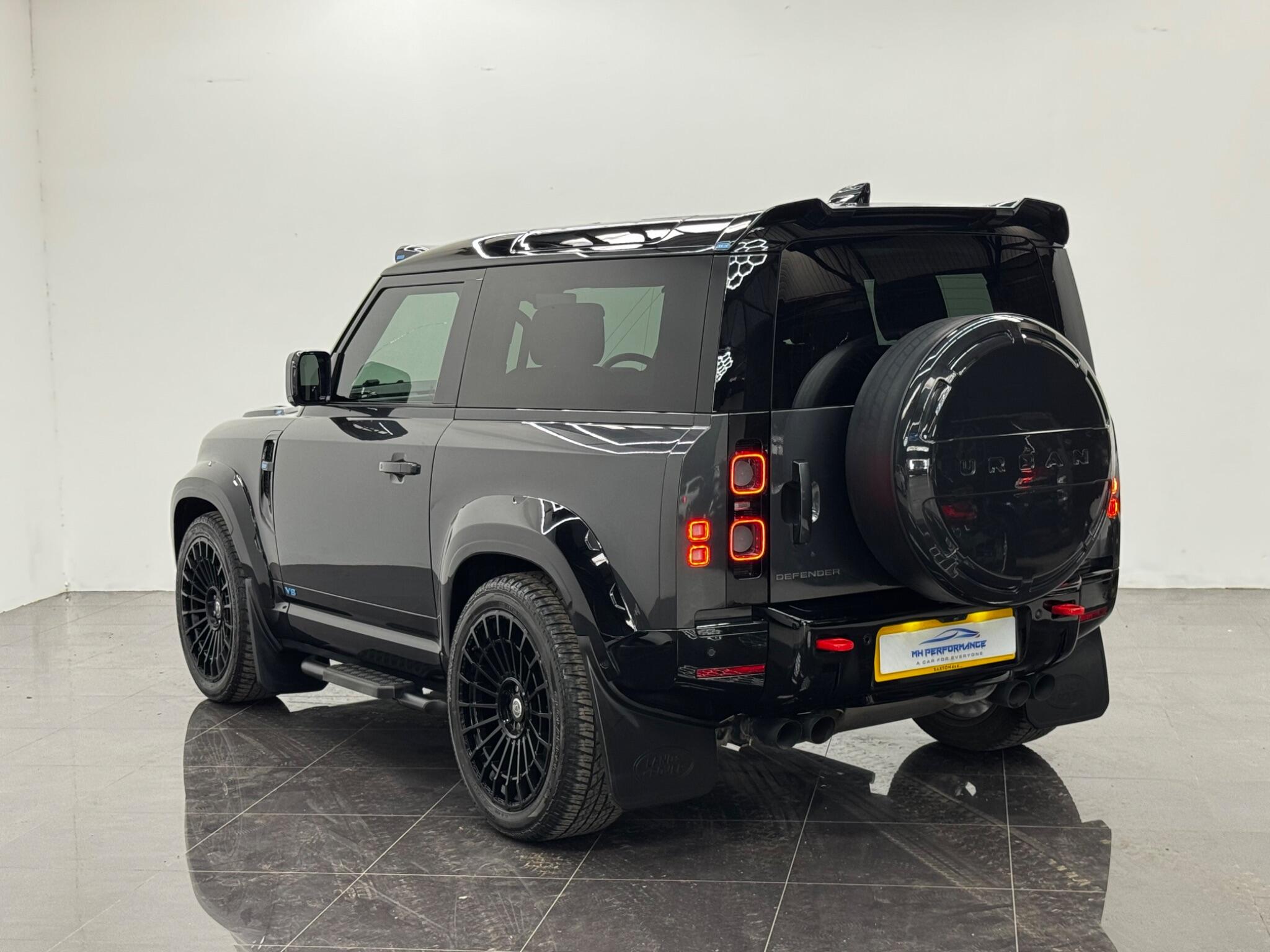 Land Rover Defender view 70