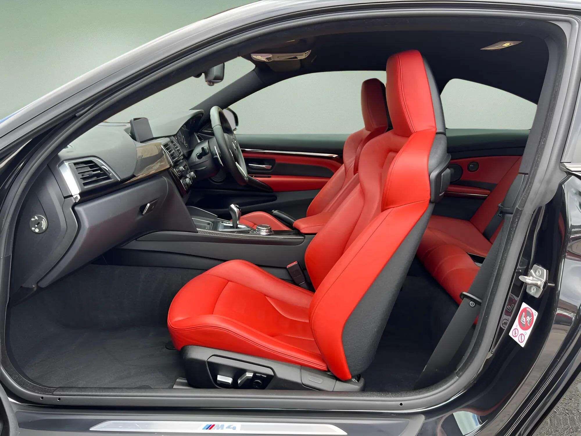 BMW M4 view 5