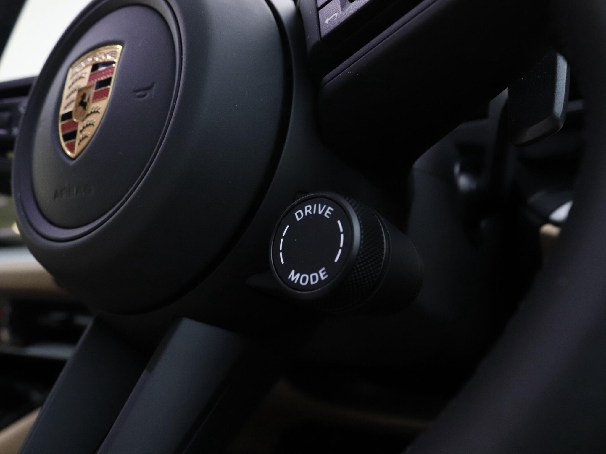Porsche Cayenne view 33