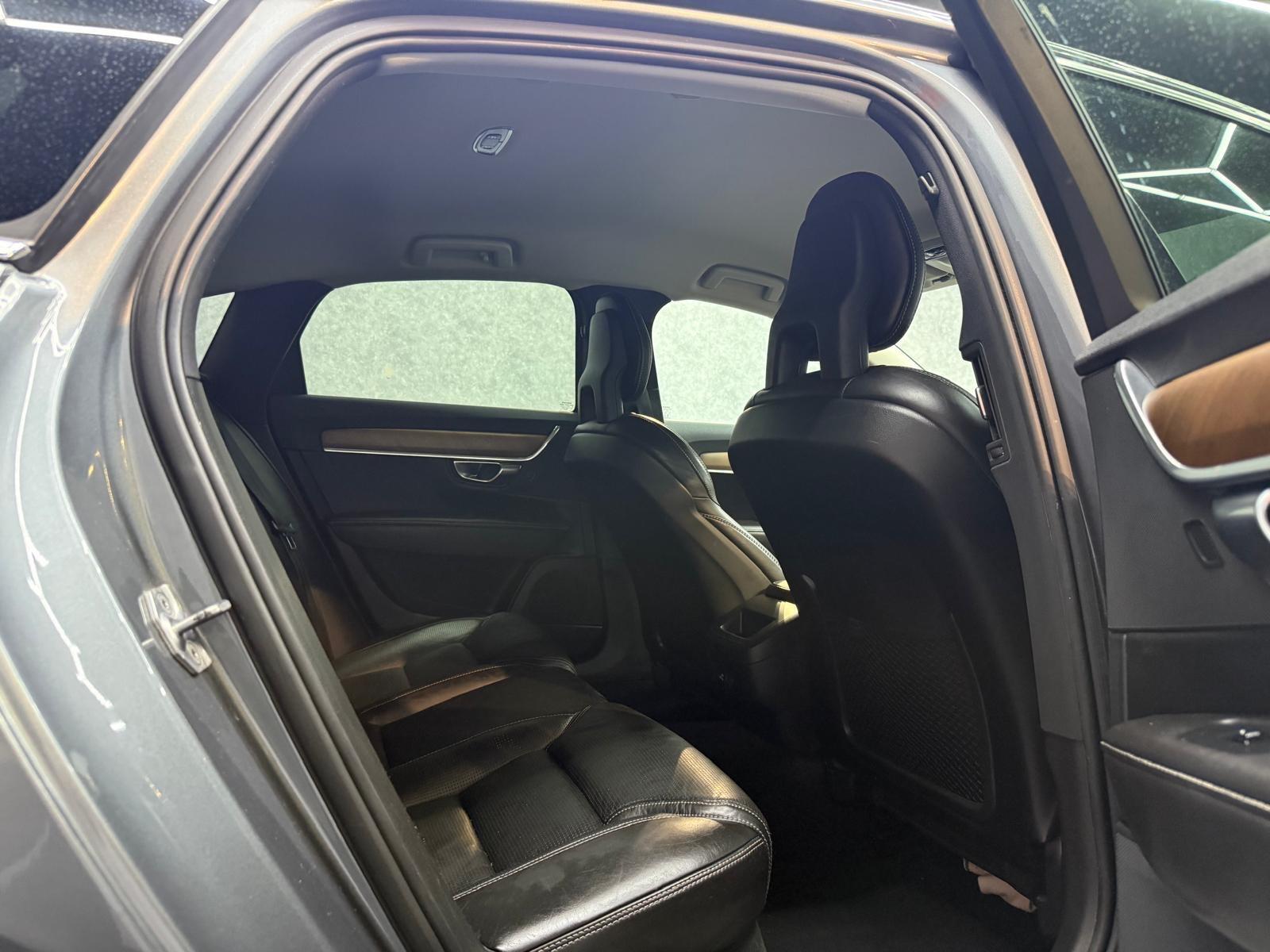 Volvo S90 view 3