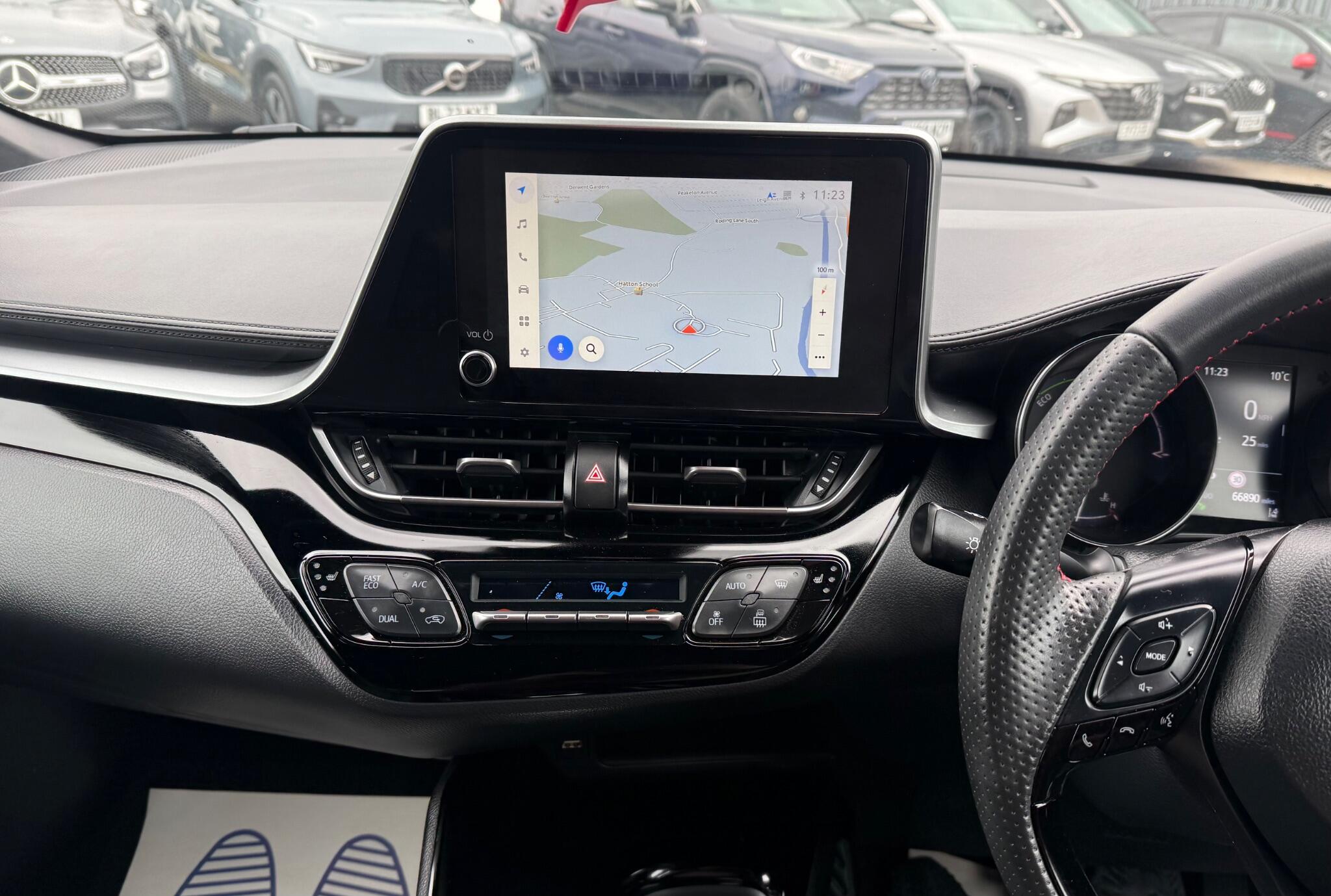 Toyota C-HR view 28