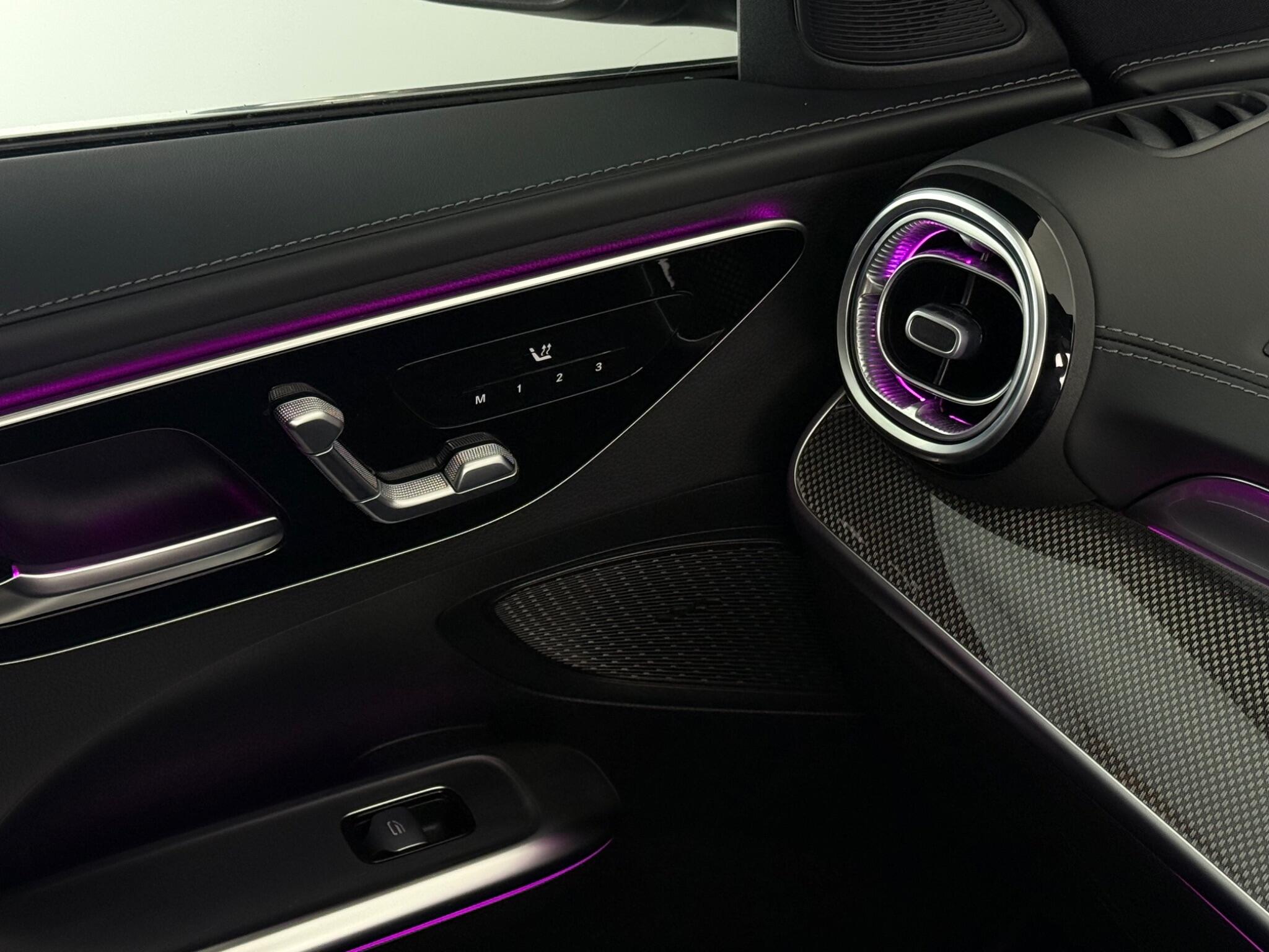 Mercedes-Benz C-Class view 32