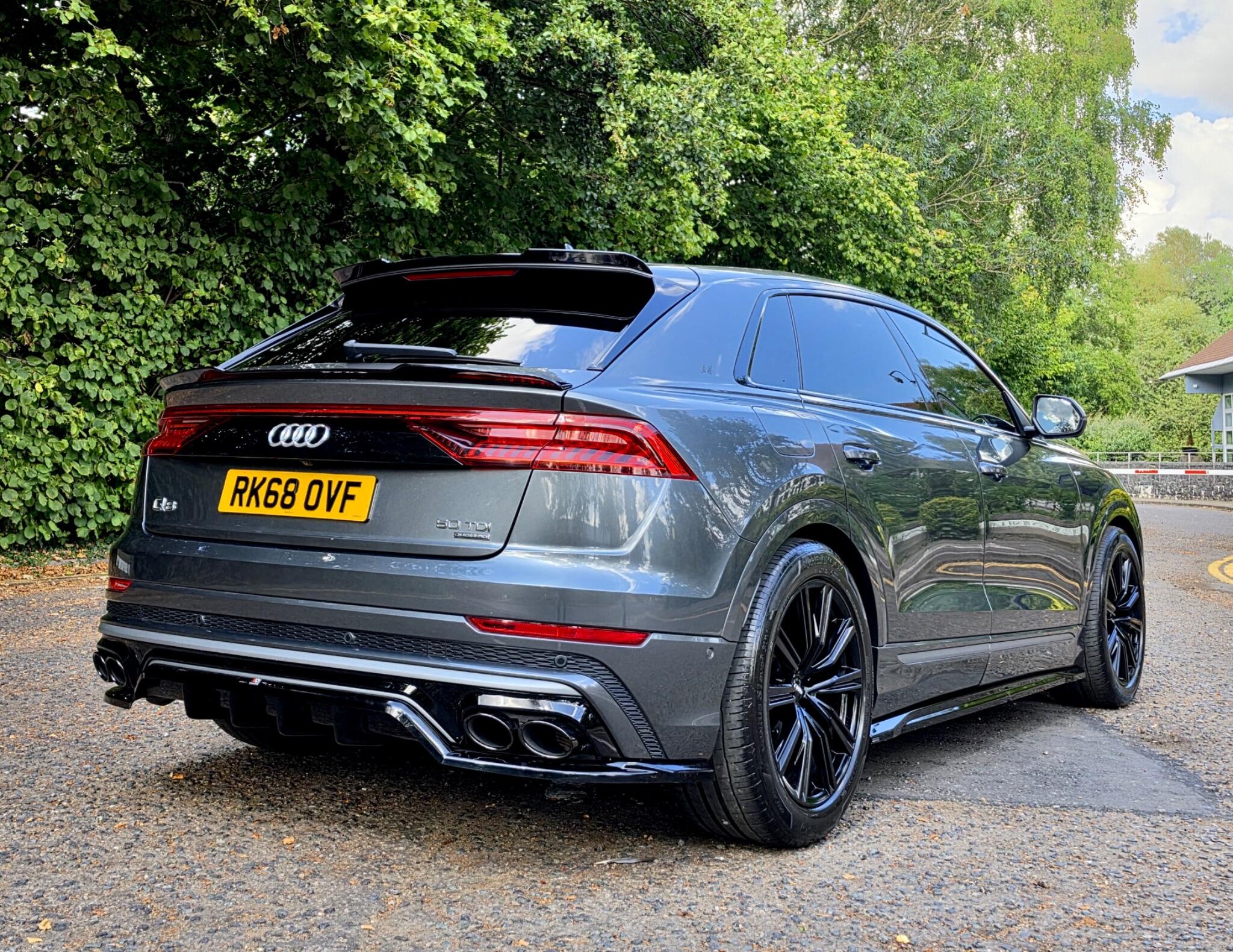 Audi Q8 view 21