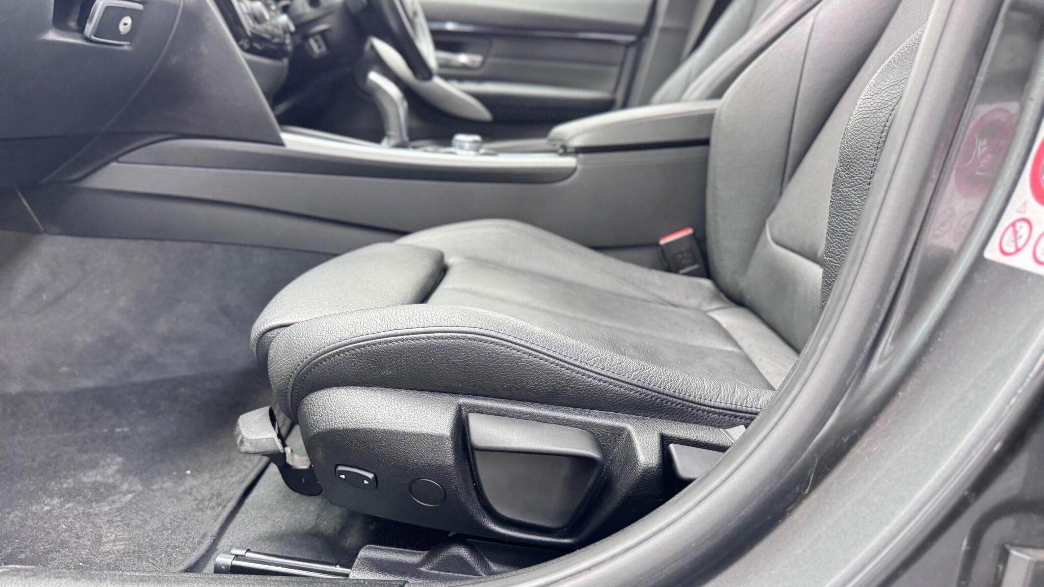 BMW 3 Series view 21