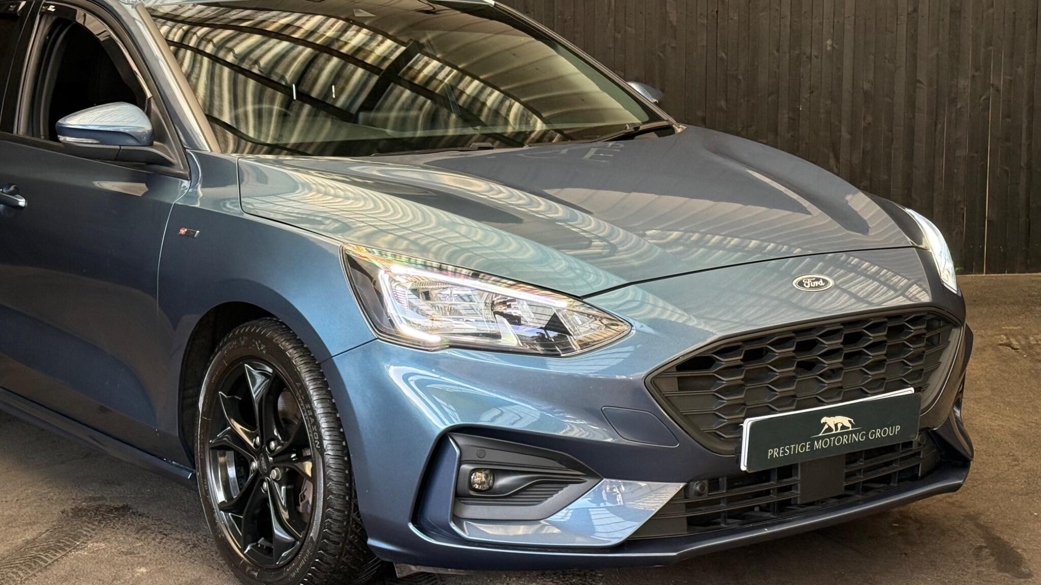 Ford Focus view 2
