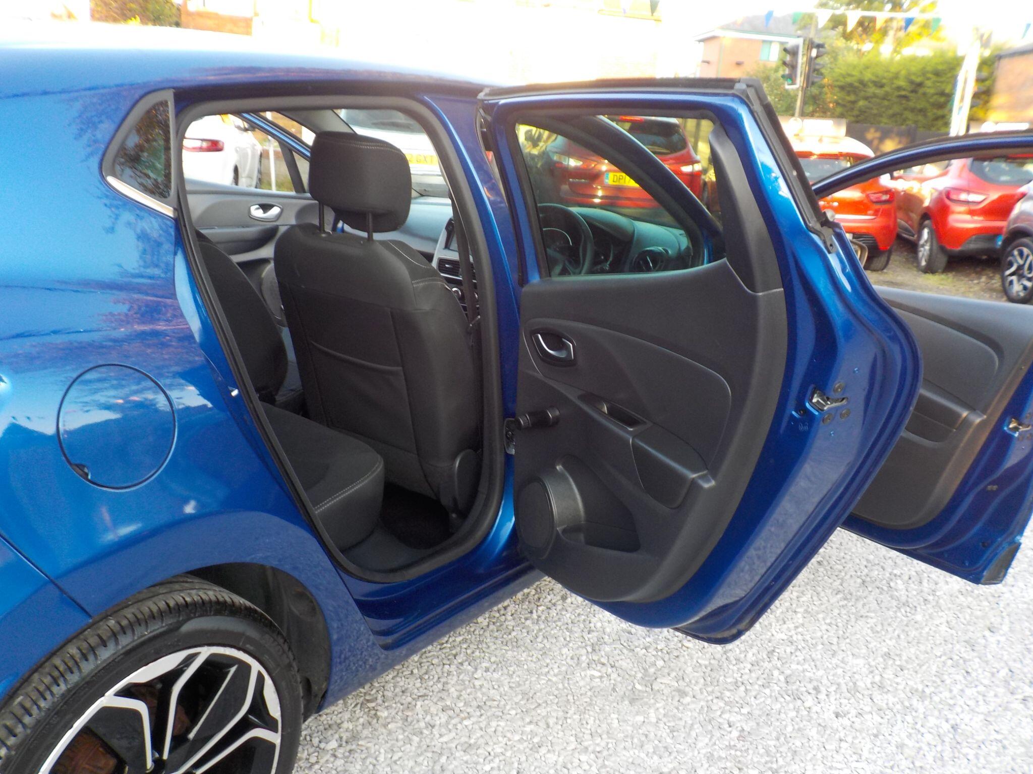 Renault Clio 0.9 TCe Iconic Euro 6 (s/s) 5dr