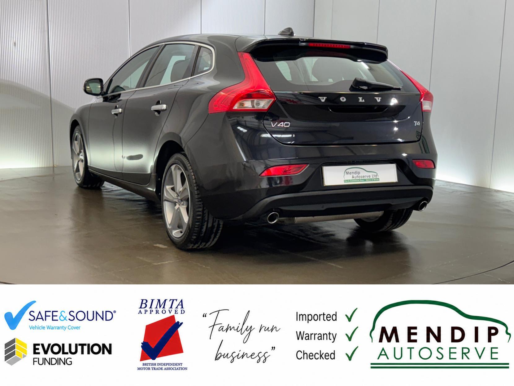Volvo V40 view 16
