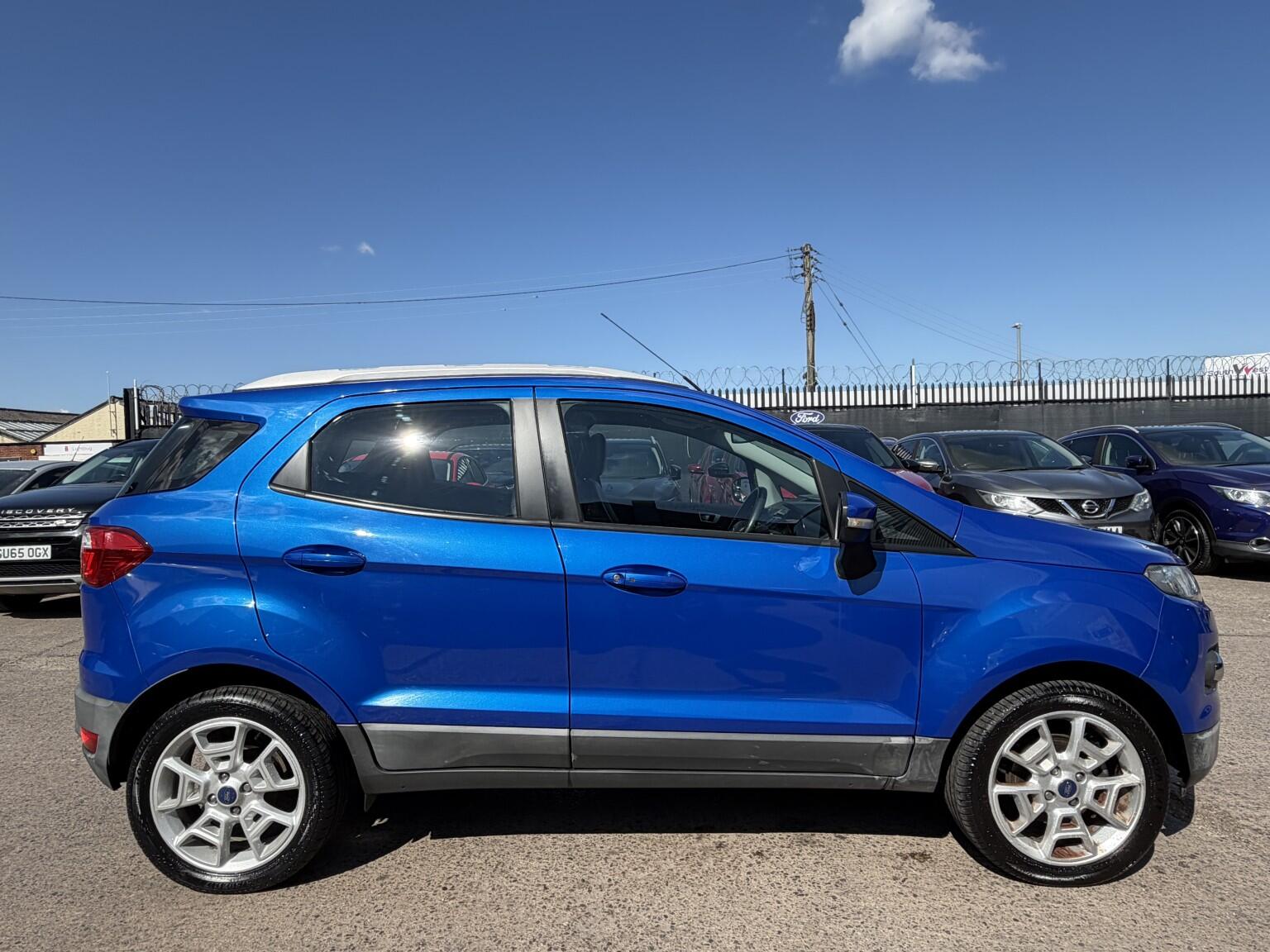 Ford Ecosport view 3