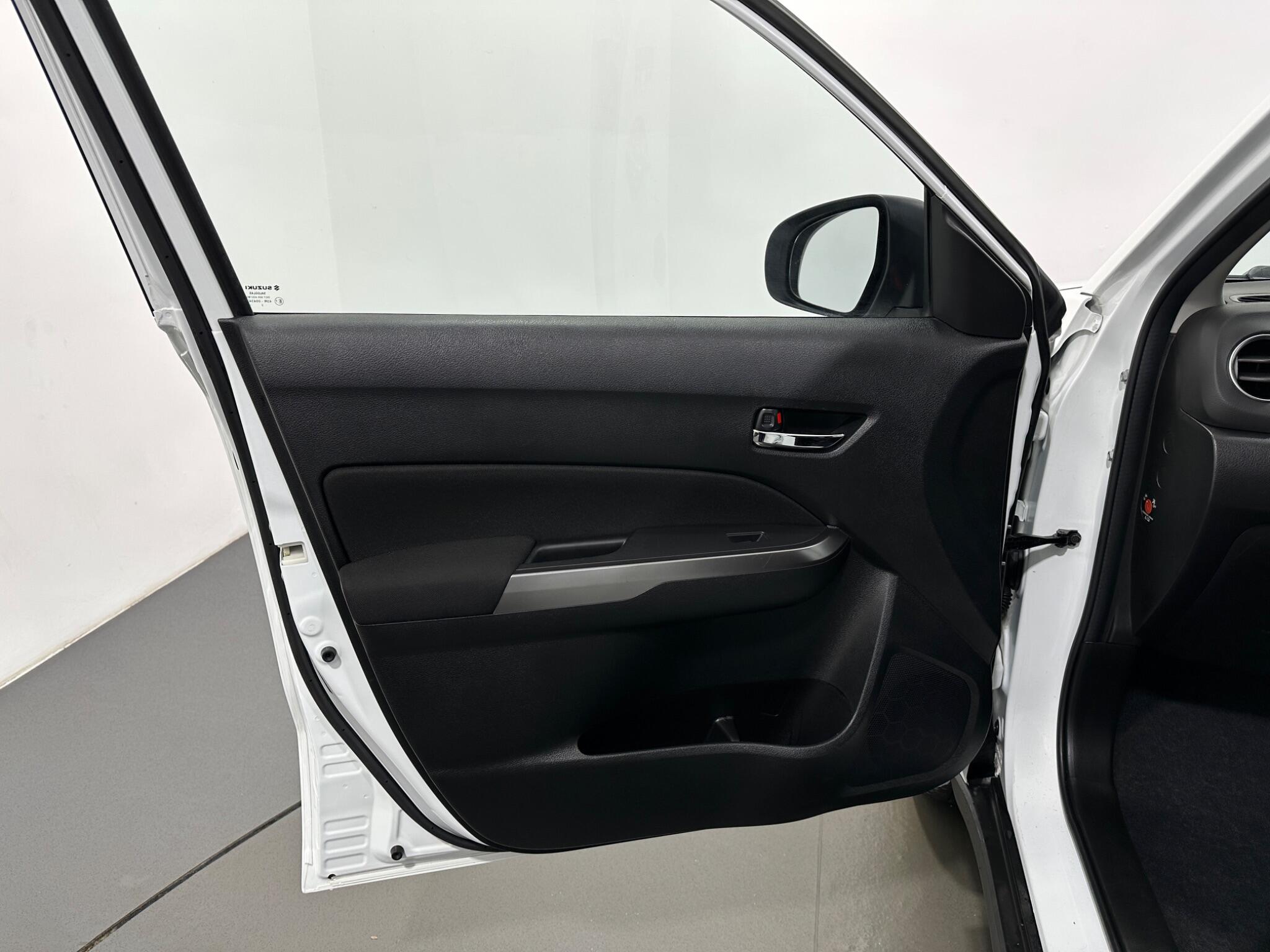Suzuki Vitara view 35