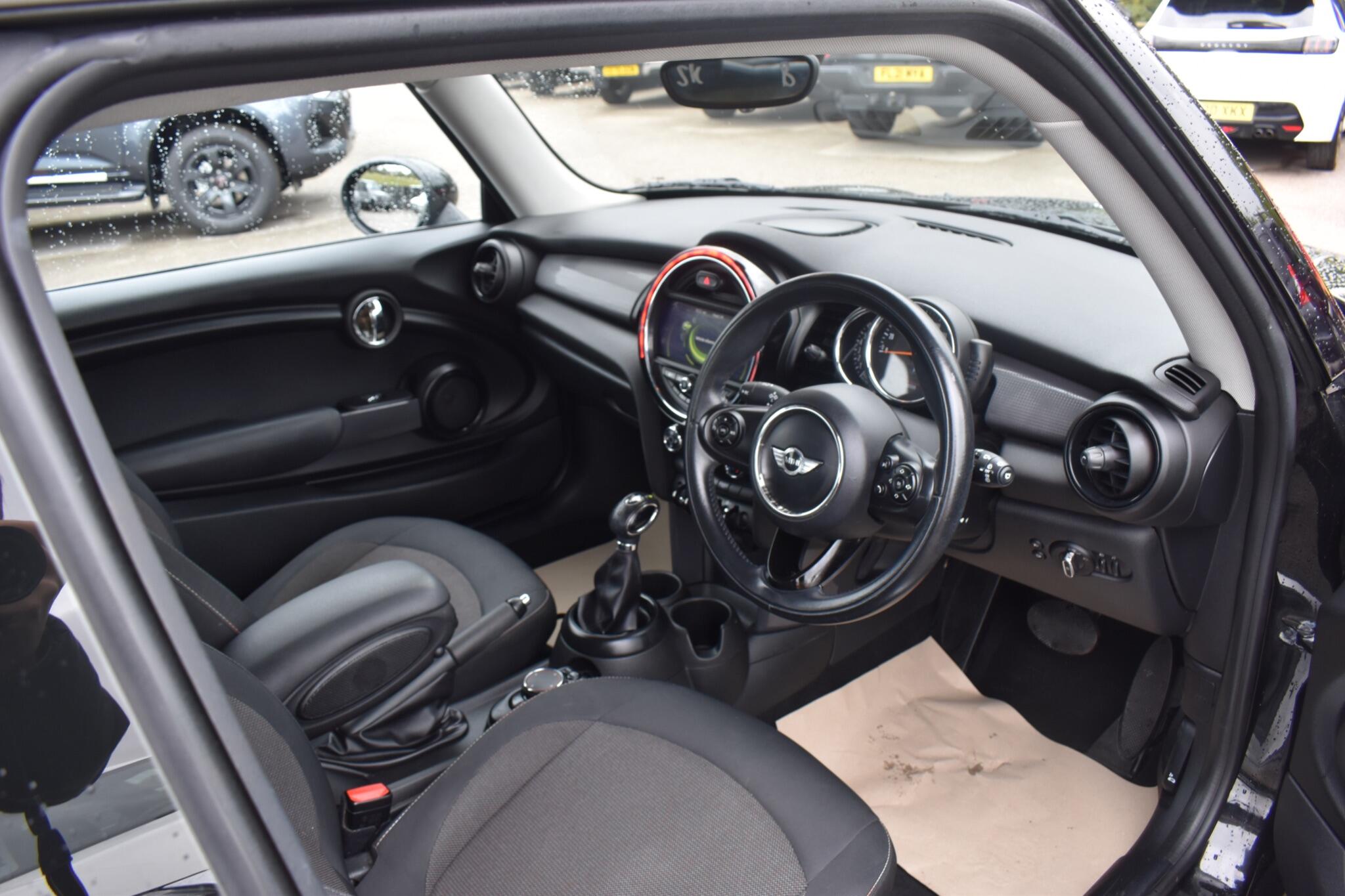 Hatch - 1.5 Cooper Auto Euro 6 (s/s) 3dr - Image 25