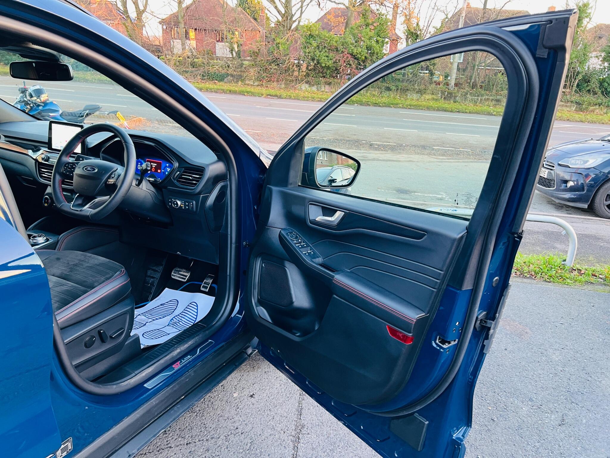 2023 Ford Kuga 2.5 EcoBoost Duratec 14.4kWh ST-Line X CVT Euro 6 (s/s) 5dr • 23,532 miles image 36