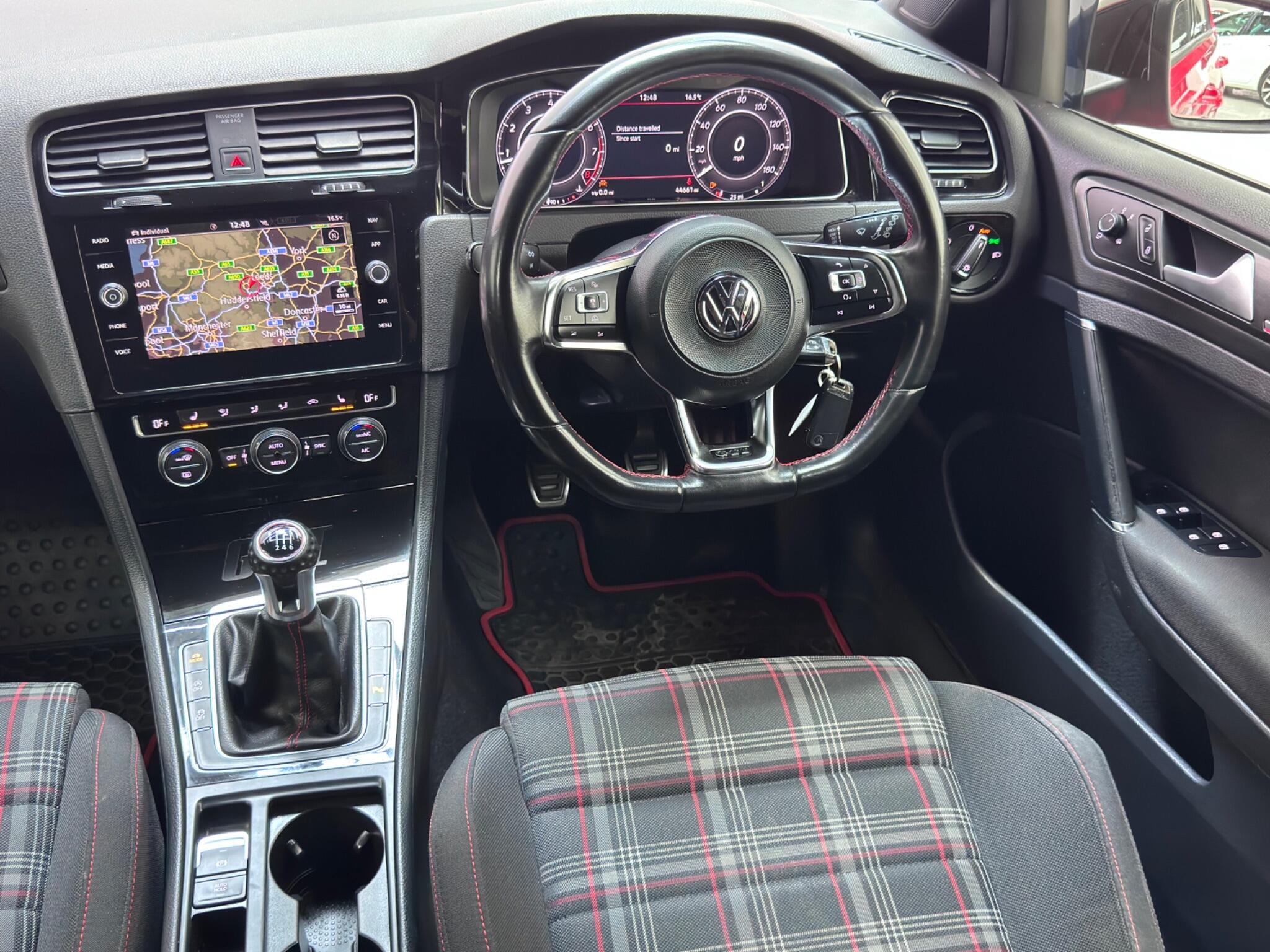 Volkswagen Golf view 22