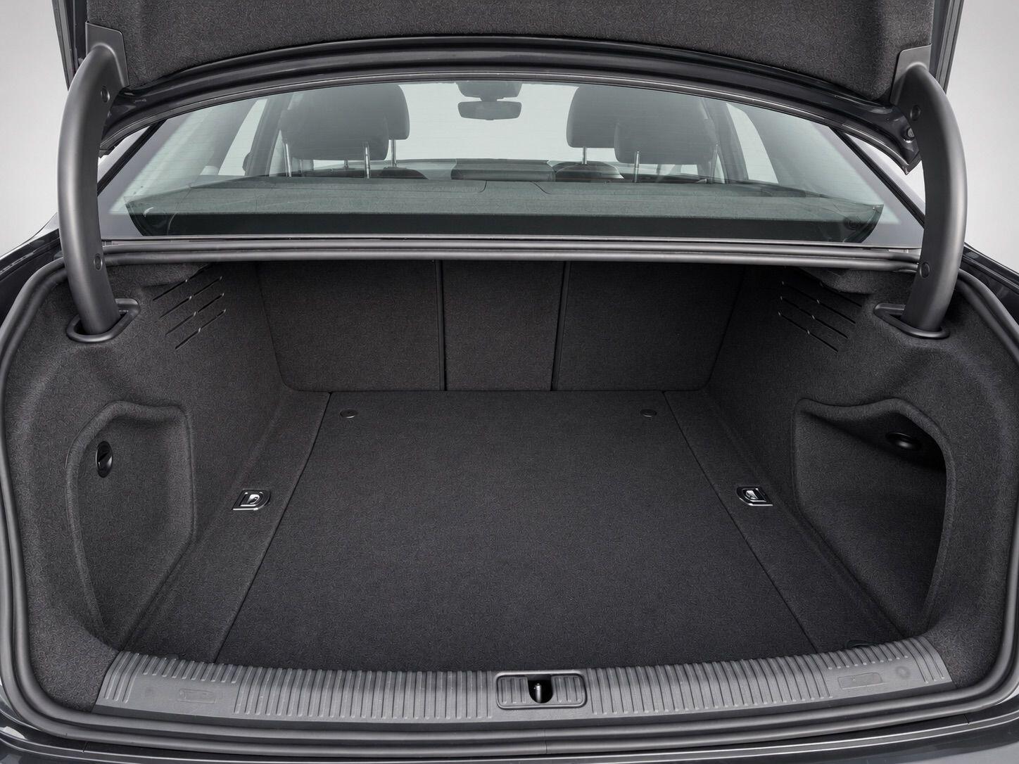 Audi A4 view 36
