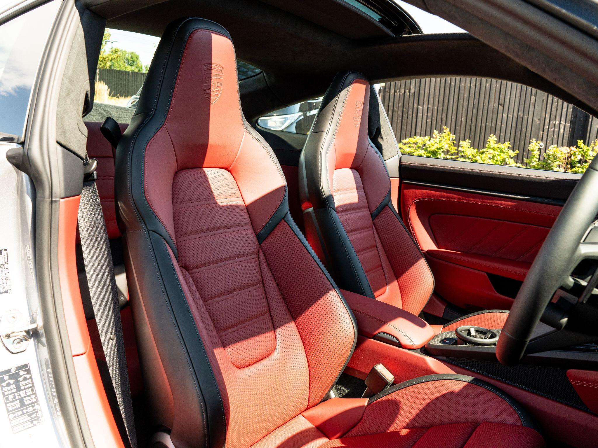 Porsche 911 view 21