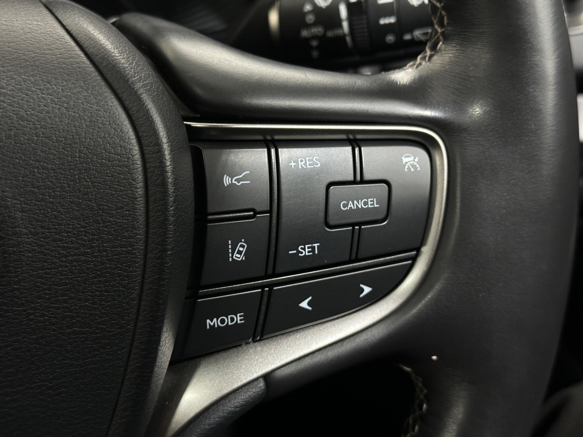 Lexus UX view 16