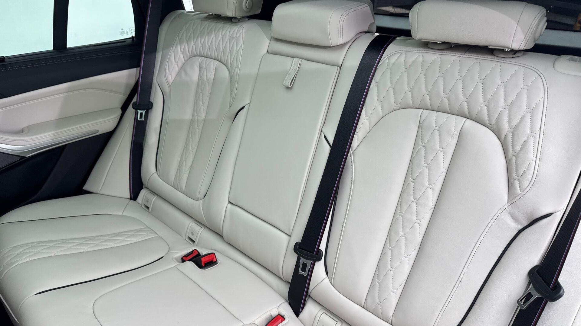 BMW X5 view 12