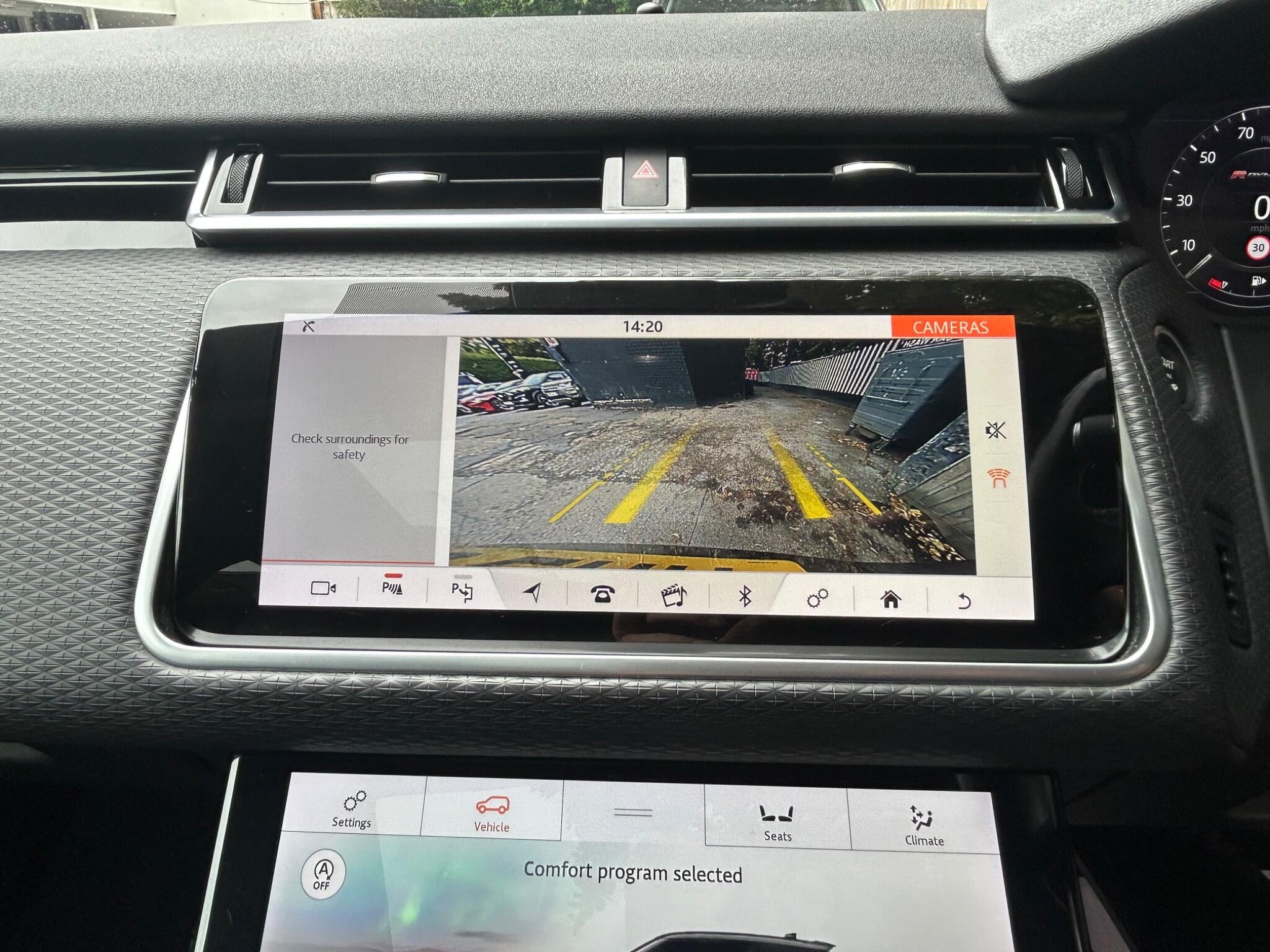 Land Rover Range Rover Velar view 41